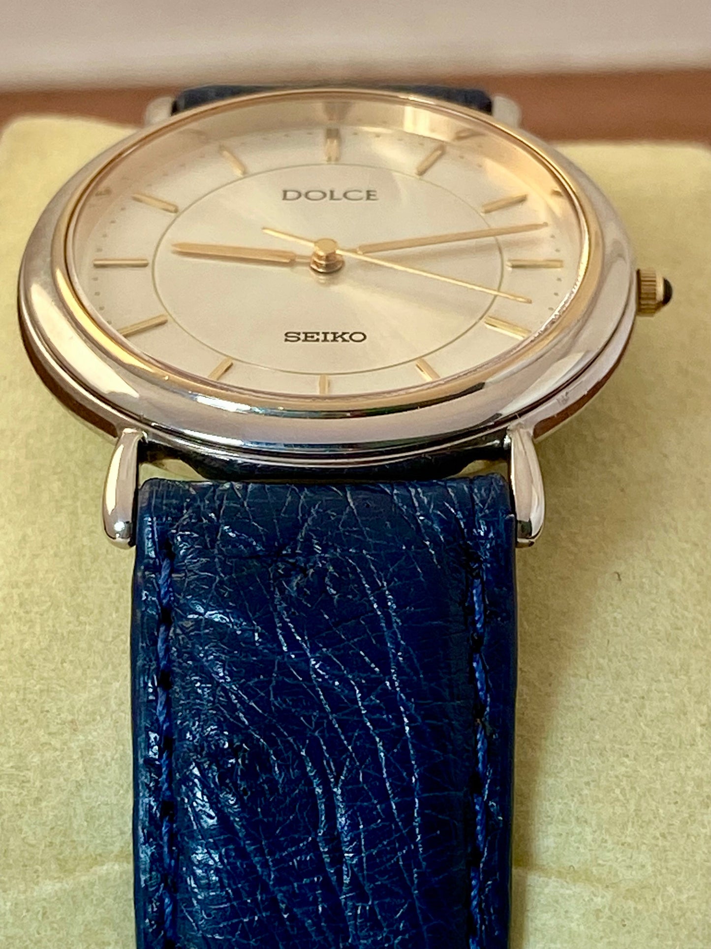 Vintage Seiko Dolce Quartz 8N41-6070 Double Circle, August 1991 UK VINTAGE WATCH LTD
