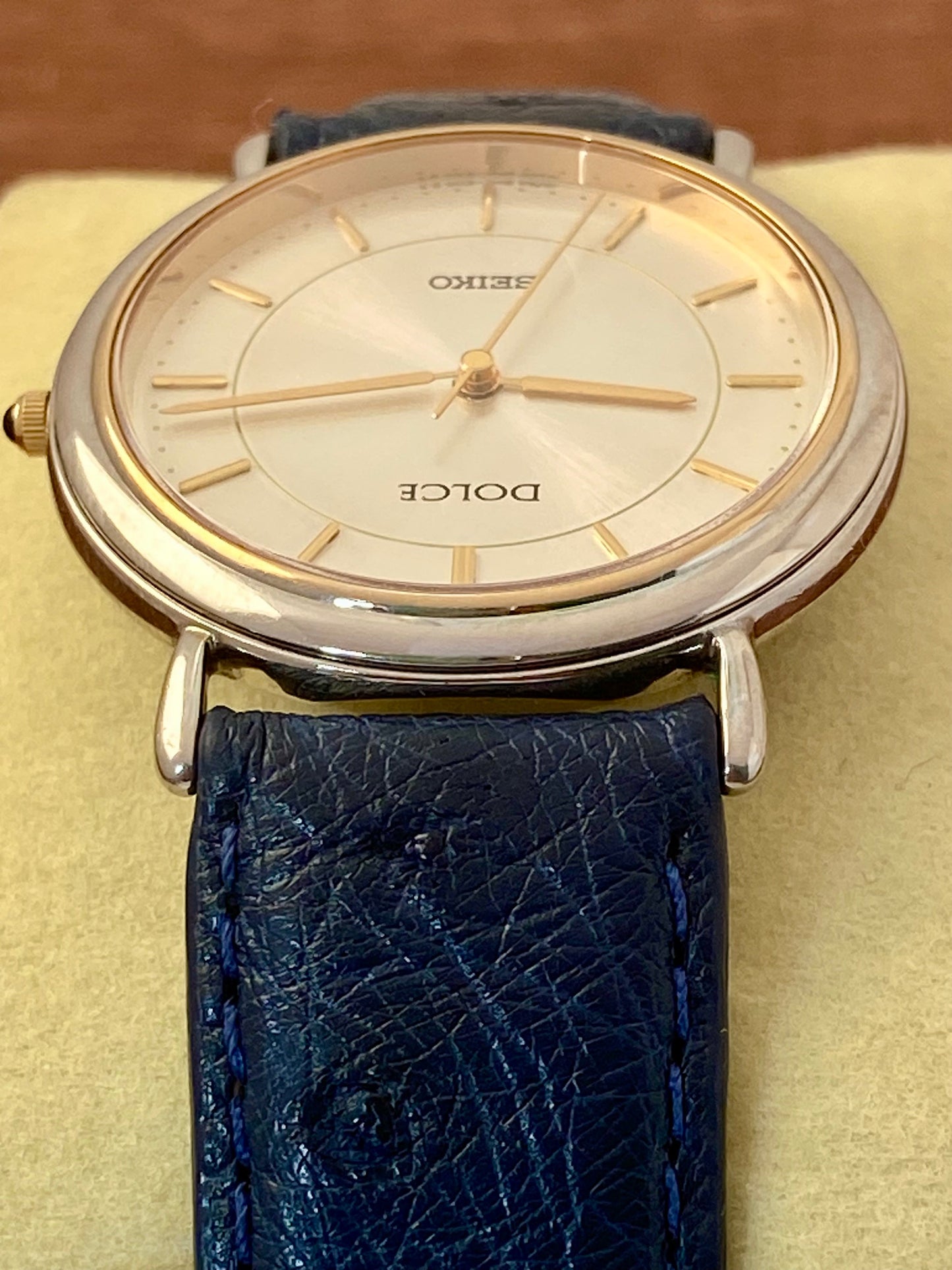 Vintage Seiko Dolce Quartz 8N41-6070 Double Circle, August 1991 UK VINTAGE WATCH LTD