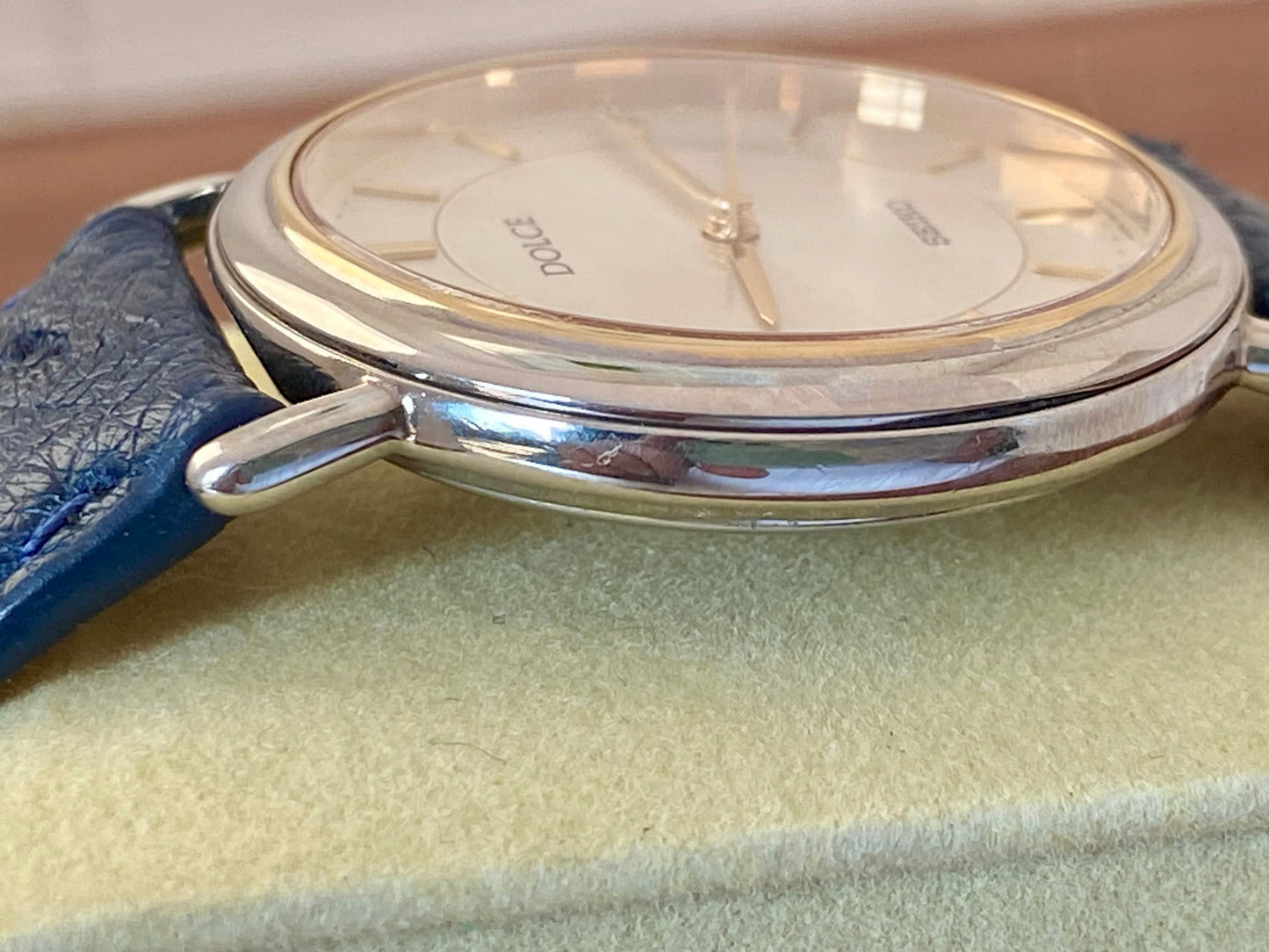 Vintage Seiko Dolce Quartz 8N41-6070 Double Circle, August 1991 UK VINTAGE WATCH LTD