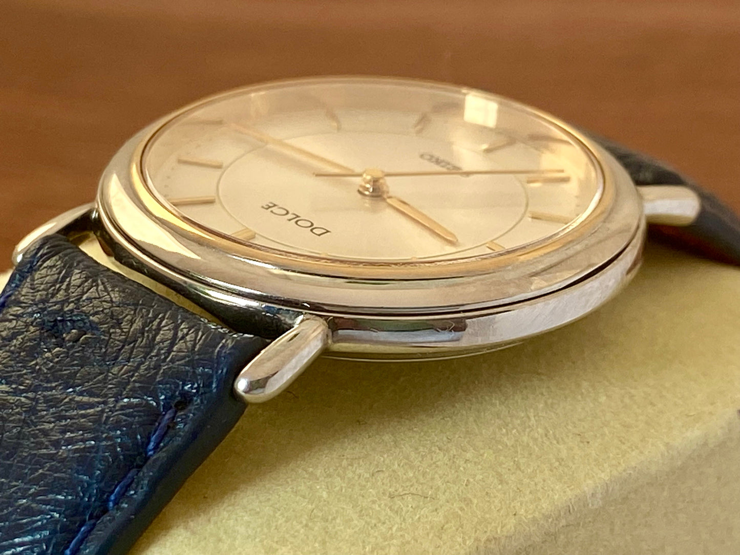 Vintage Seiko Dolce Quartz 8N41-6070 Double Circle, August 1991 UK VINTAGE WATCH LTD