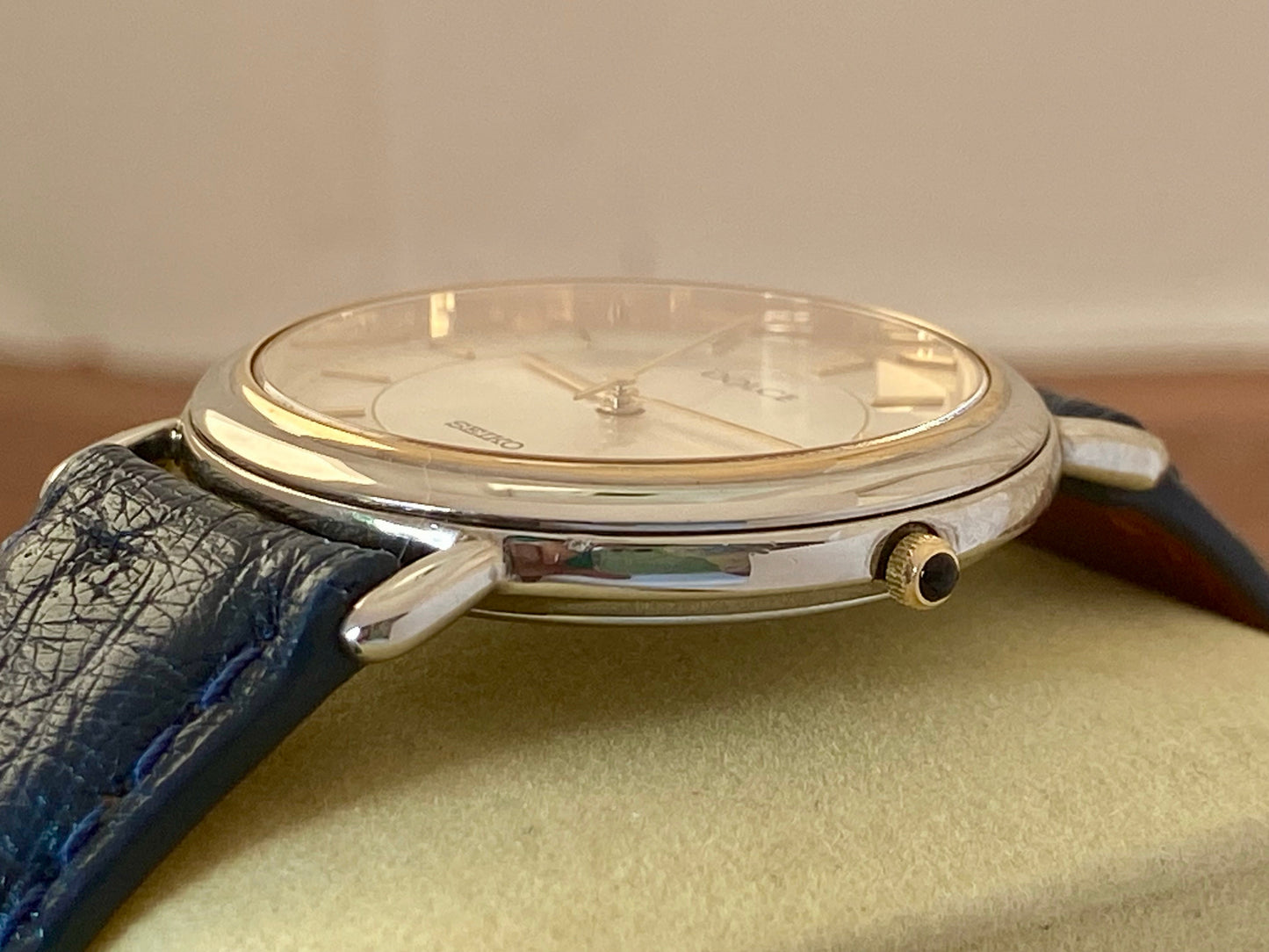 Vintage Seiko Dolce Quartz 8N41-6070 Double Circle, August 1991 UK VINTAGE WATCH LTD
