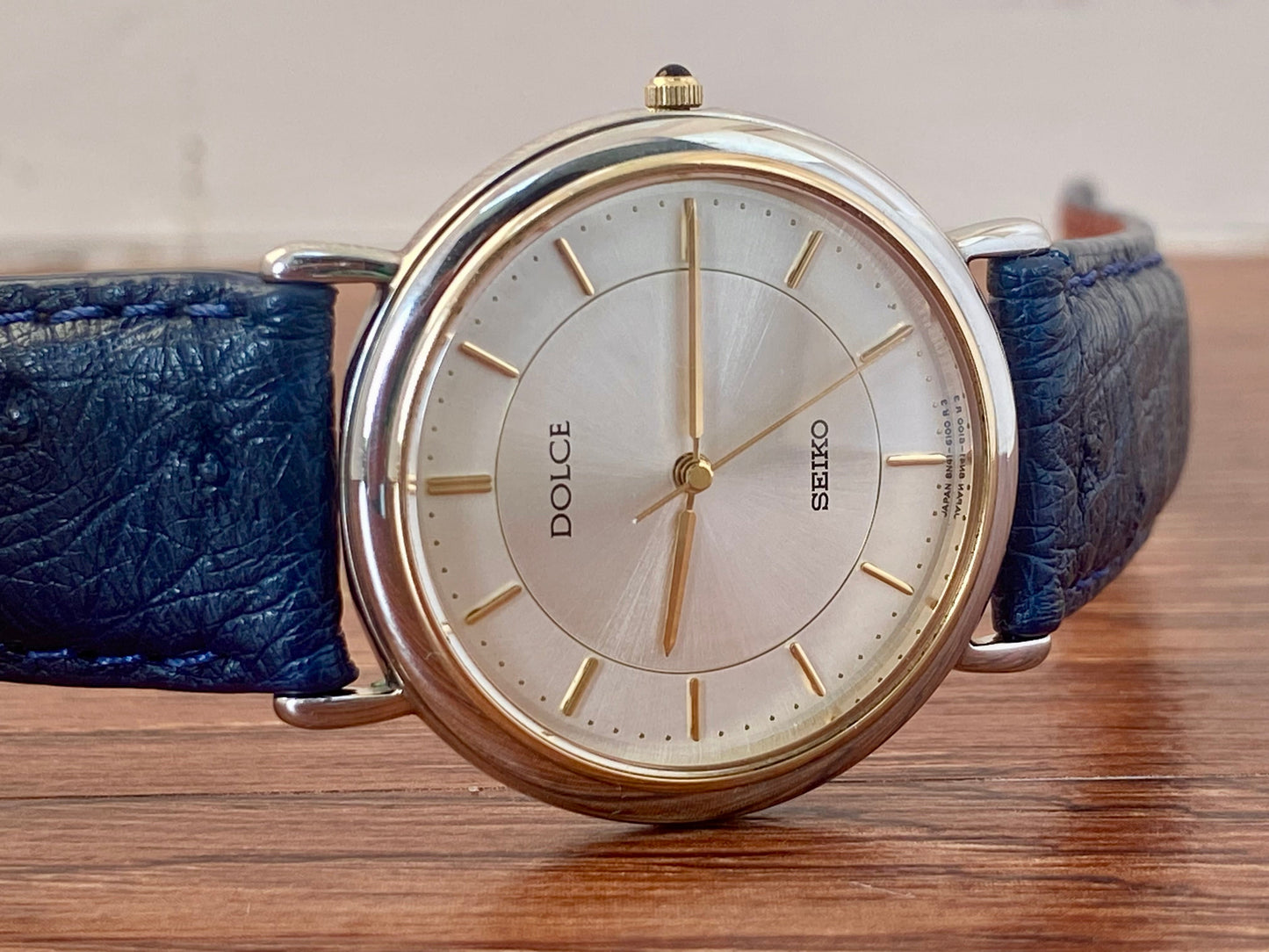 Vintage Seiko Dolce Quartz 8N41-6070 Double Circle, August 1991 UK VINTAGE WATCH LTD