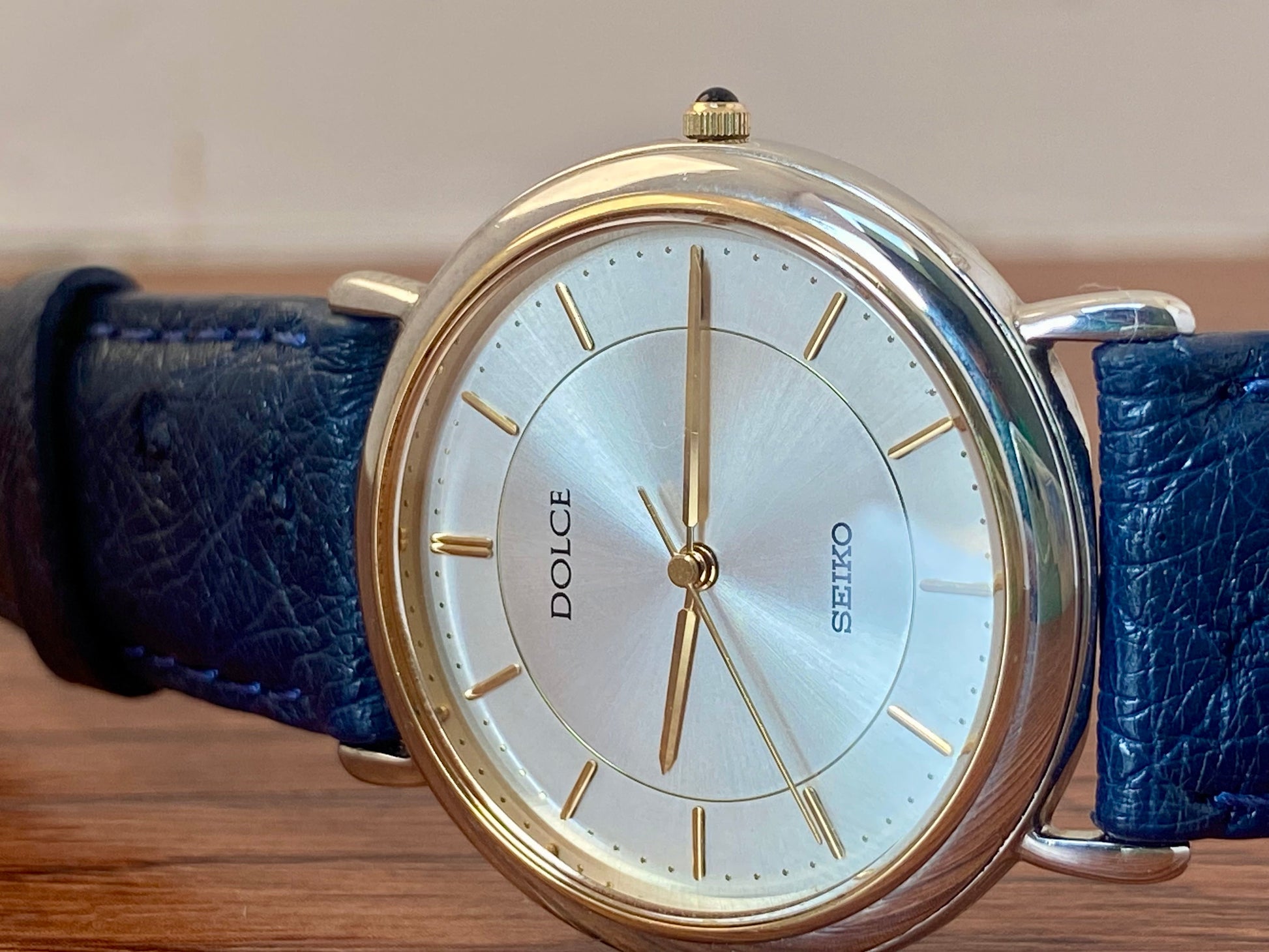 Vintage Seiko Dolce Quartz 8N41-6070 Double Circle, August 1991 UK VINTAGE WATCH LTD
