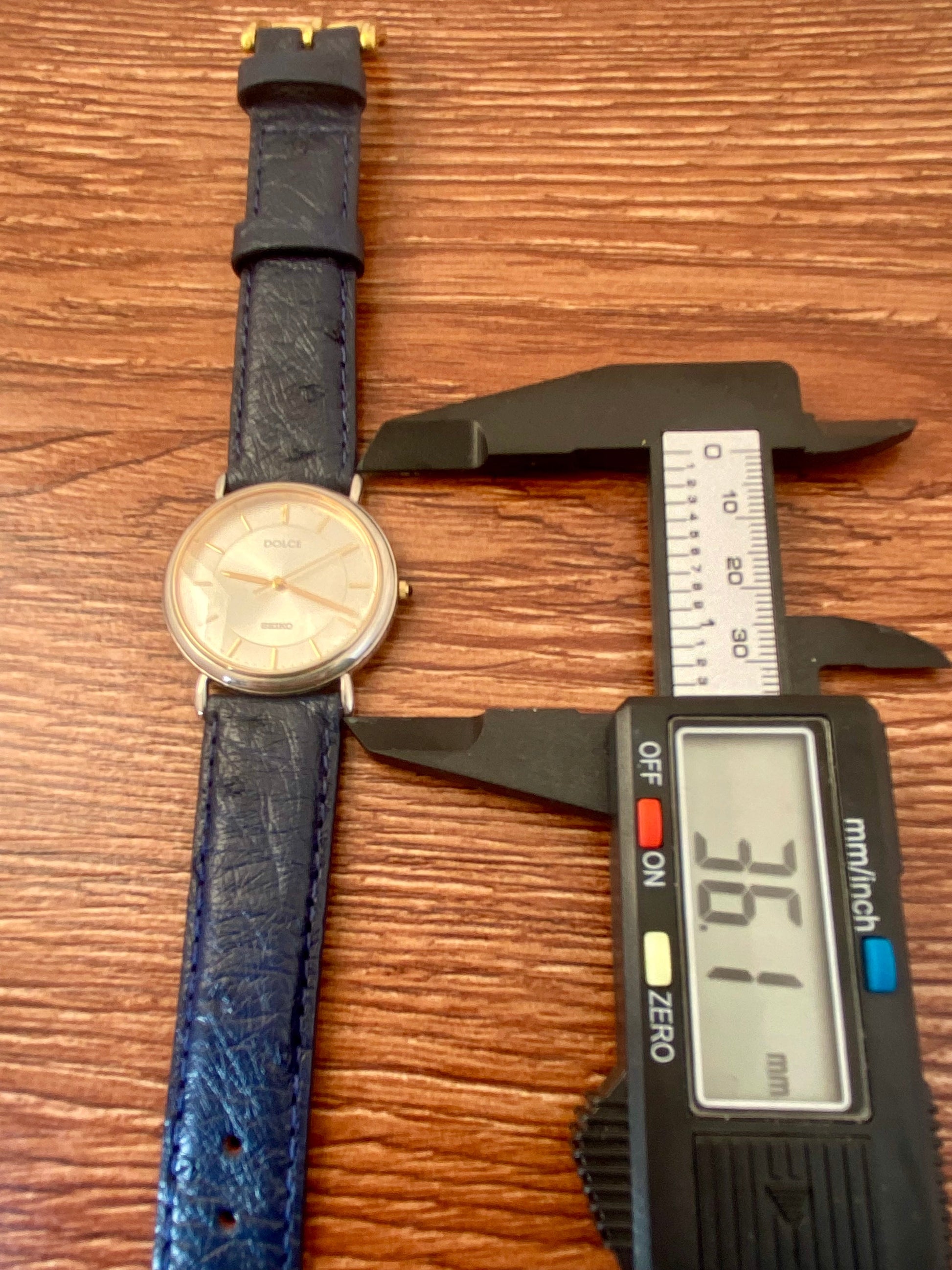 Vintage Seiko Dolce Quartz 8N41-6070 Double Circle, August 1991 UK VINTAGE WATCH LTD