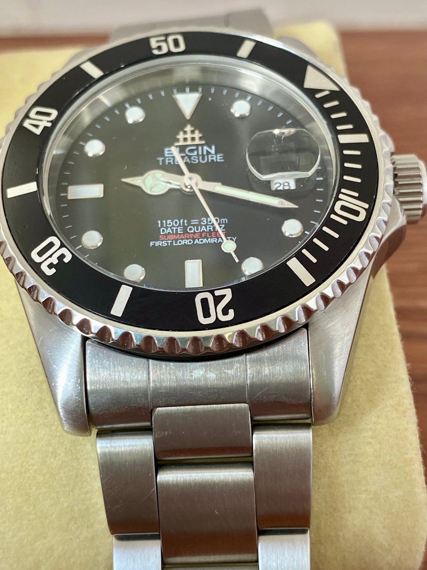 Vintage Elgin Quartz Treasure FK-272-UT Black Bezel 1990s UK VINTAGE WATCH LTD