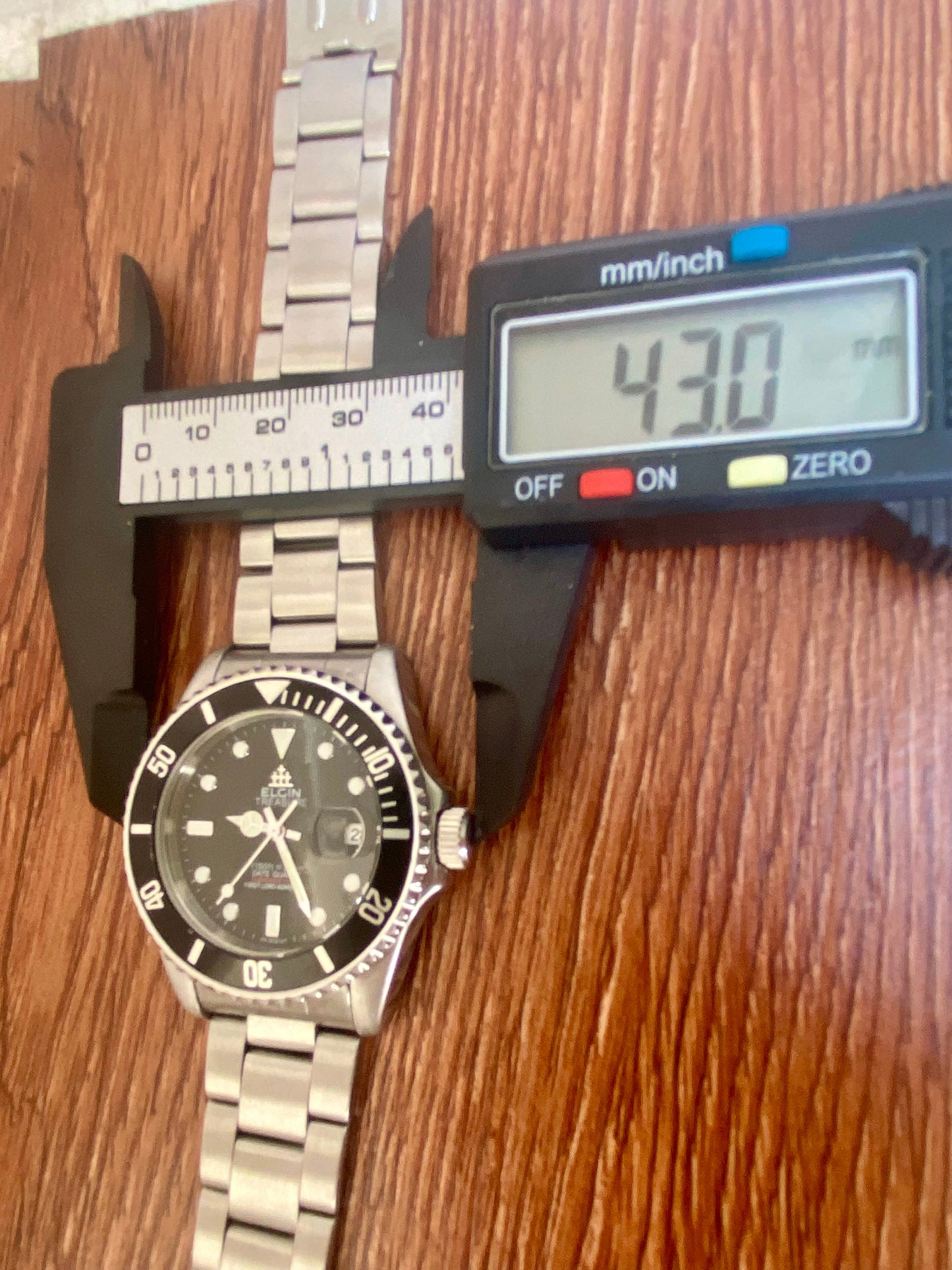 Vintage Elgin Quartz Treasure FK-272-UT Black Bezel 1990s UK VINTAGE WATCH LTD