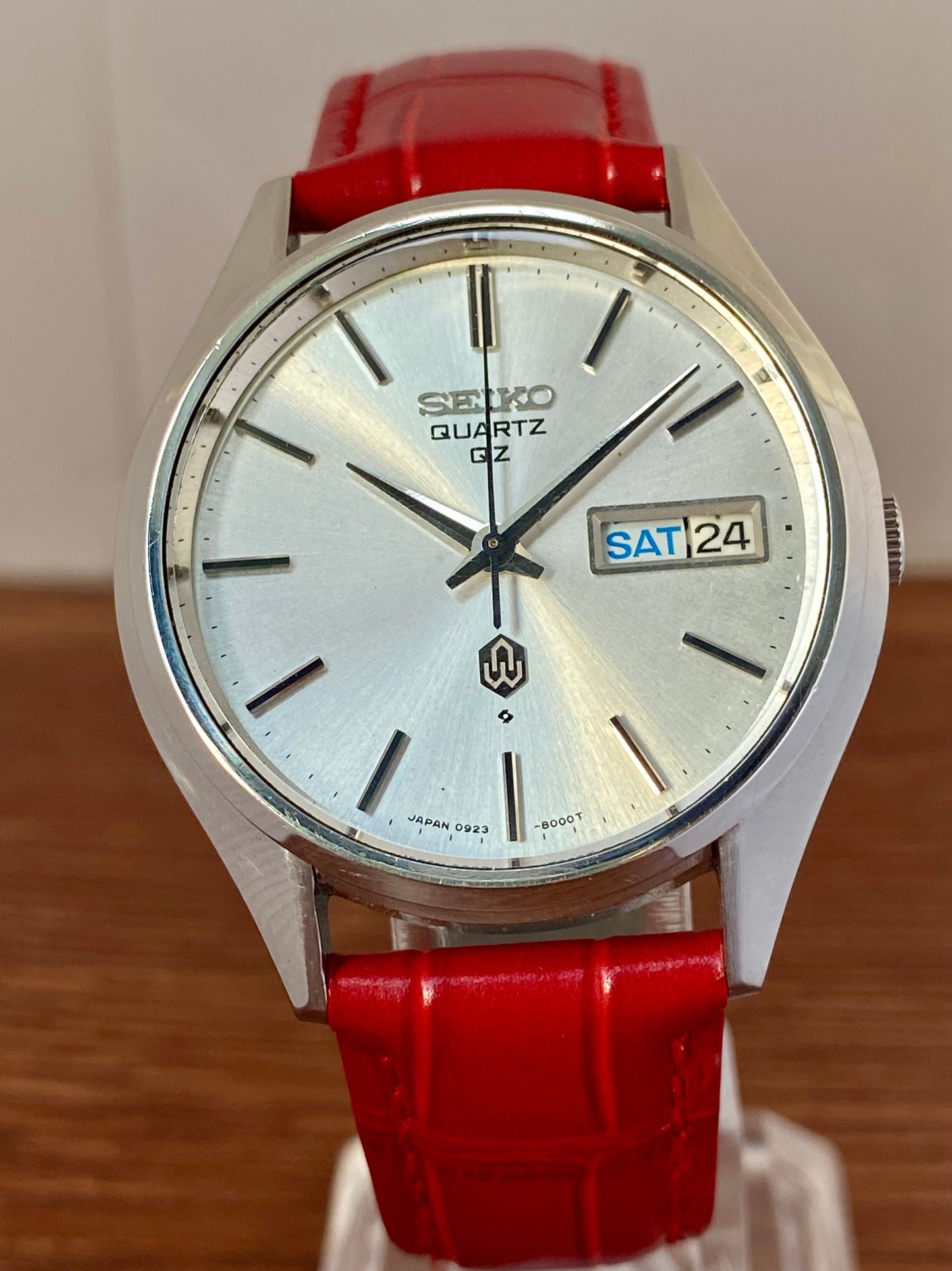 Vintage Seiko Quartz QZ 0923-8000 July 1975 White Sunburst UK VINTAGE WATCH LTD