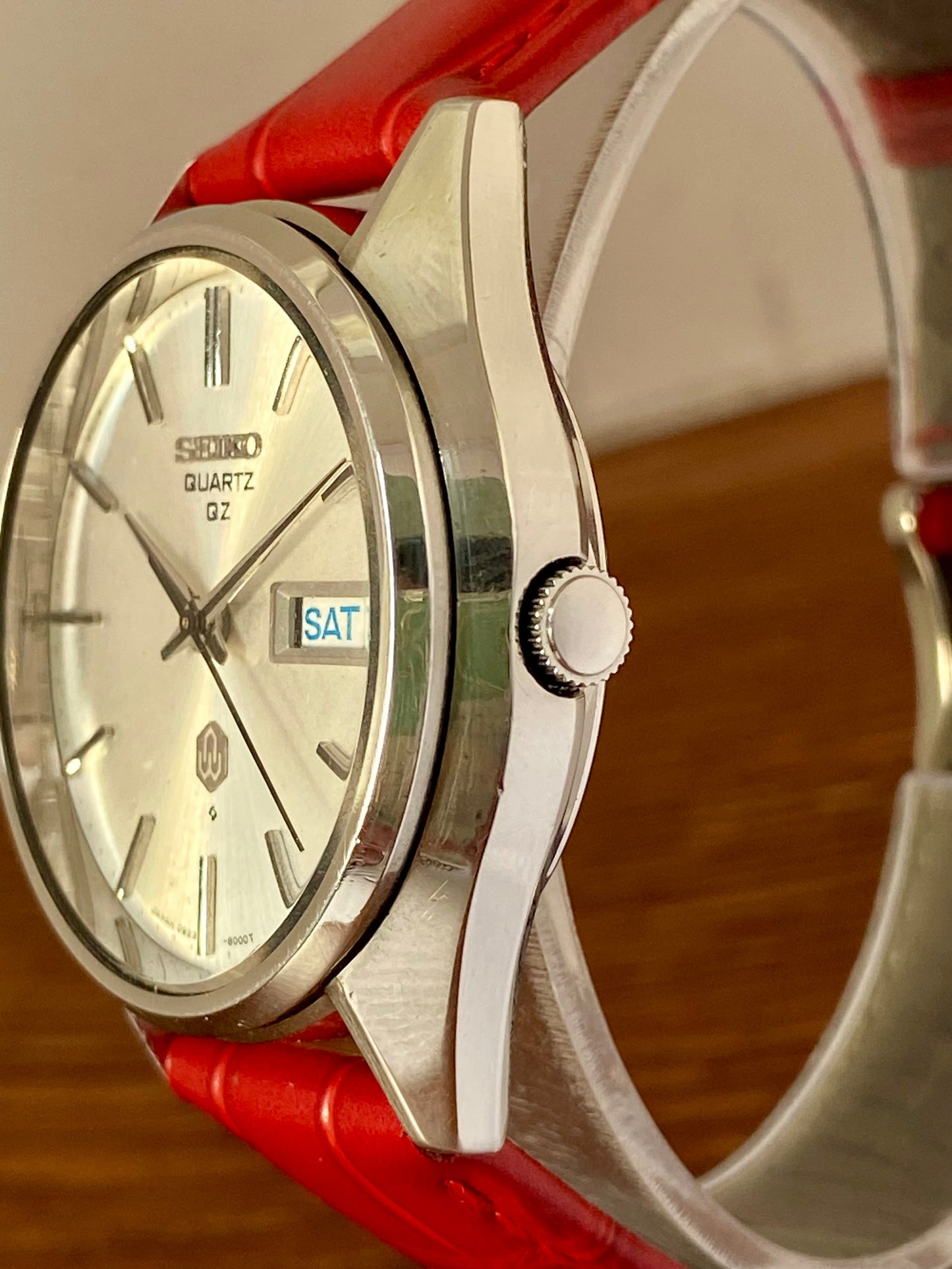 Vintage Seiko Quartz QZ 0923-8000 July 1975 White Sunburst UK VINTAGE WATCH LTD