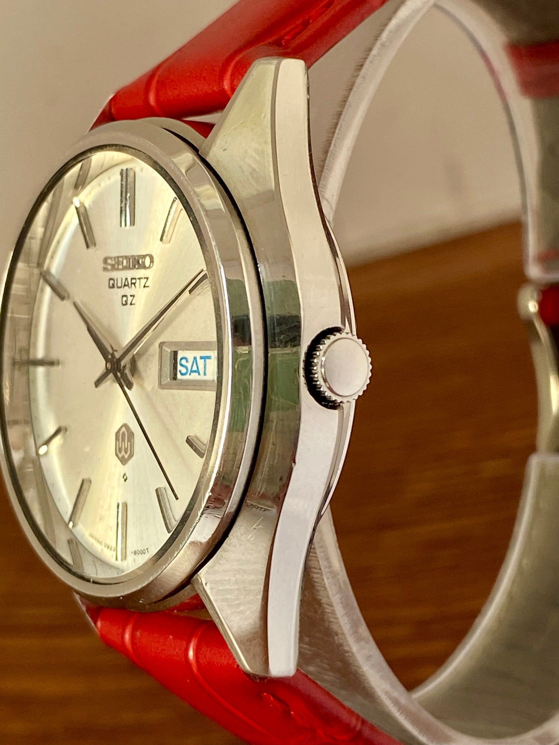 Vintage Seiko Quartz QZ 0923-8000 July 1975 White Sunburst UK VINTAGE WATCH LTD