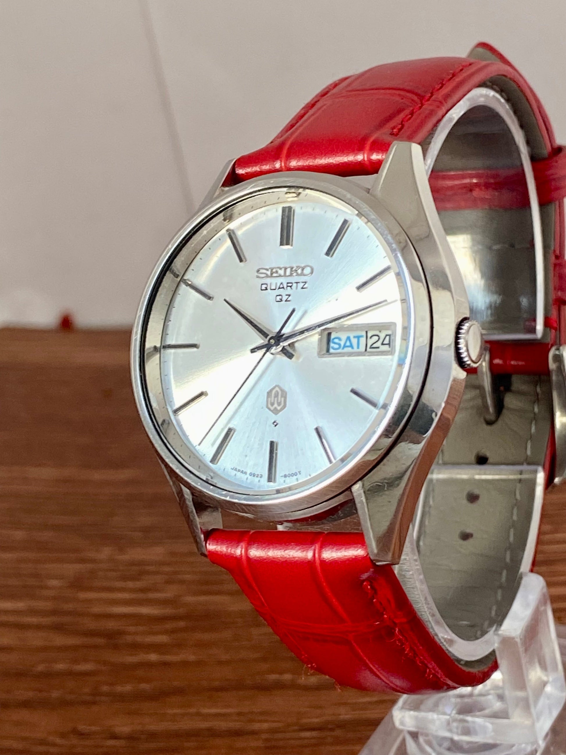 Vintage Seiko Quartz QZ 0923-8000 July 1975 White Sunburst UK VINTAGE WATCH LTD