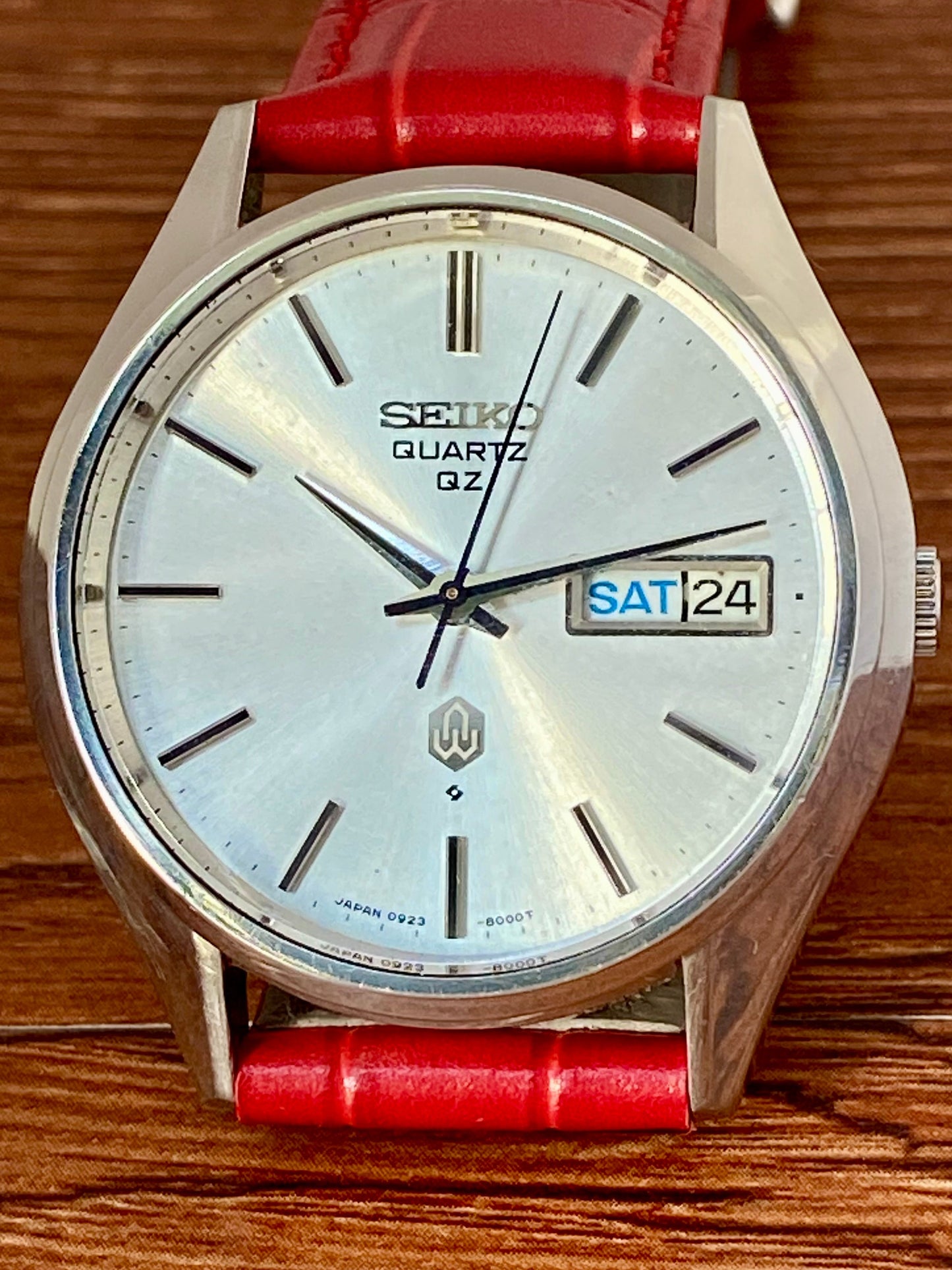 Vintage Seiko Quartz QZ 0923-8000 July 1975 White Sunburst UK VINTAGE WATCH LTD