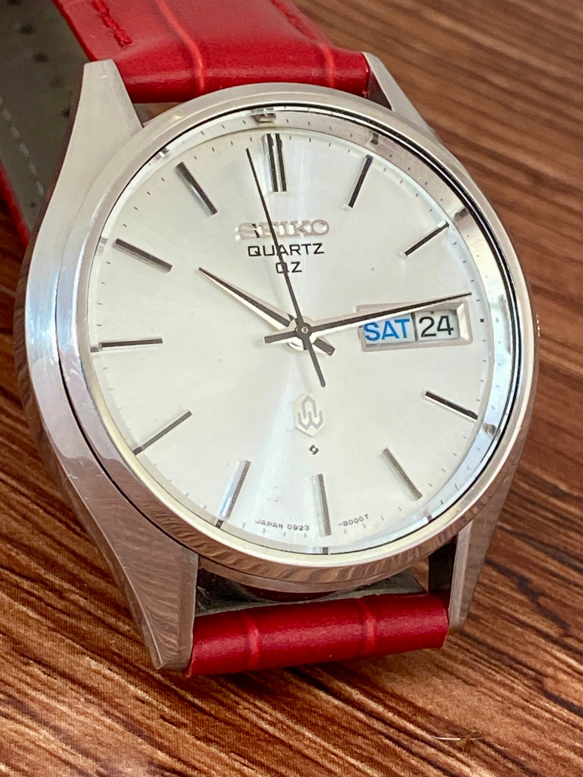 Vintage Seiko Quartz QZ 0923-8000 July 1975 White Sunburst UK VINTAGE WATCH LTD