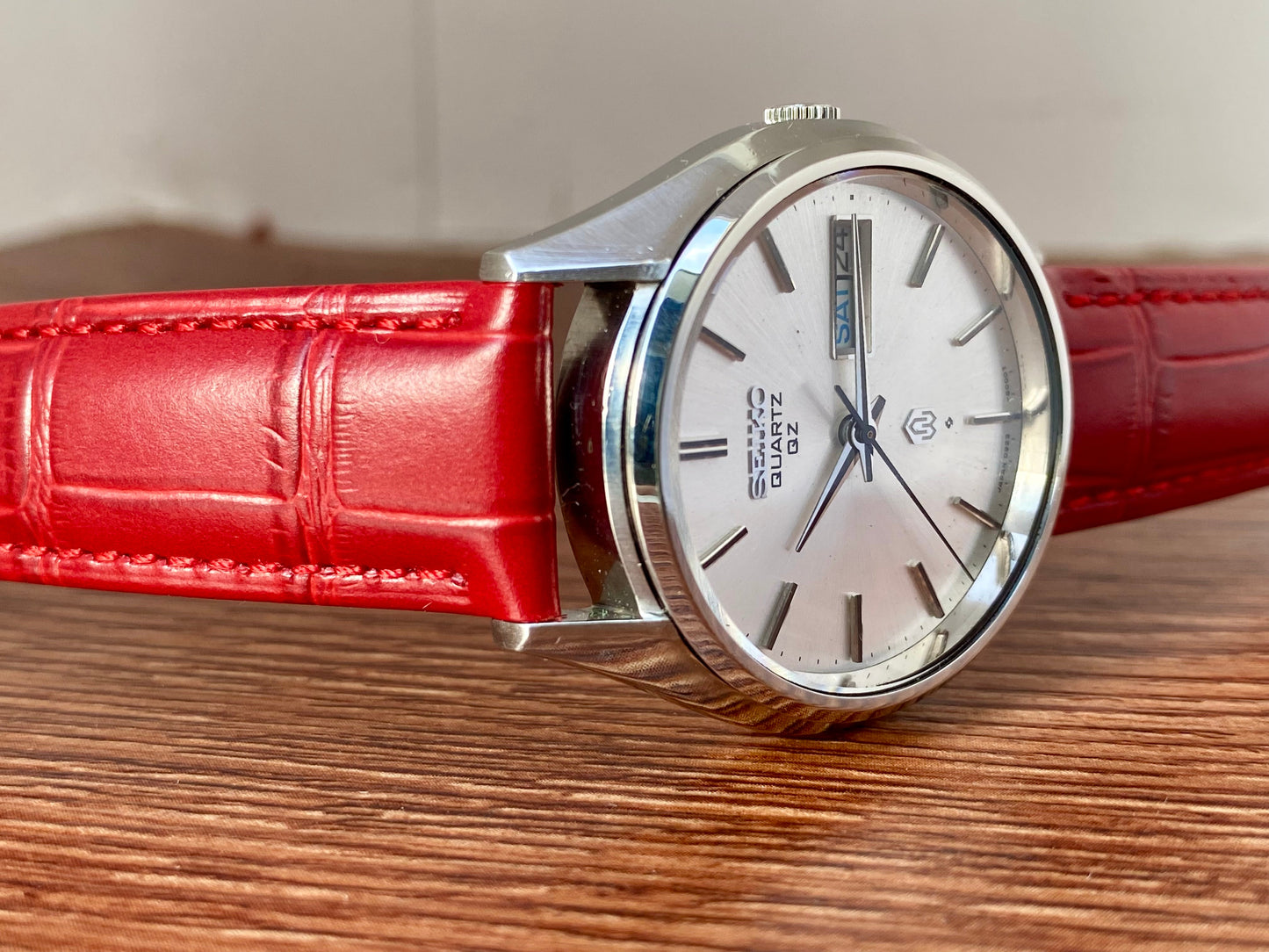 Vintage Seiko Quartz QZ 0923-8000 July 1975 White Sunburst UK VINTAGE WATCH LTD