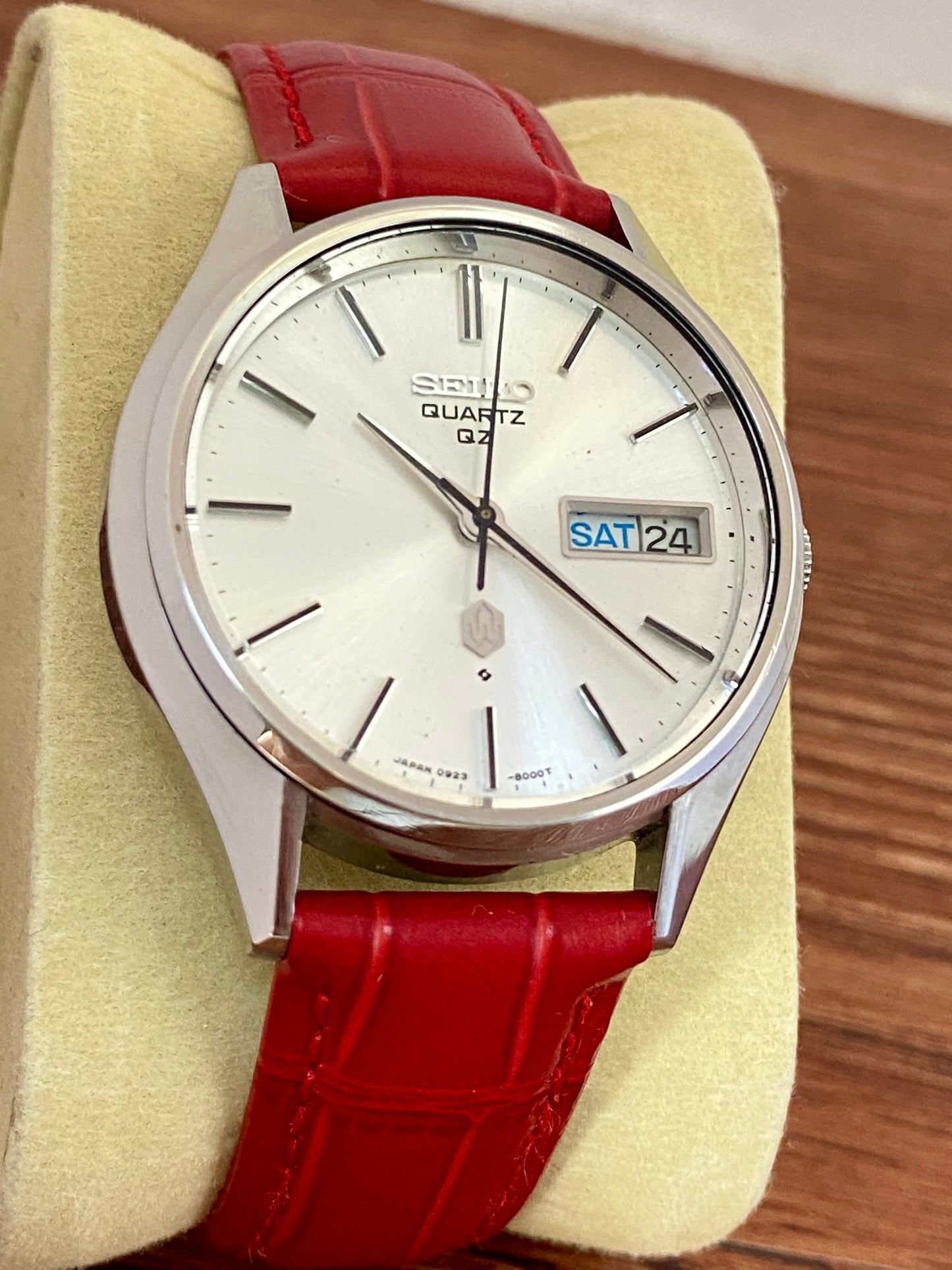 Vintage Seiko Quartz QZ 0923-8000 July 1975 White Sunburst UK VINTAGE WATCH LTD