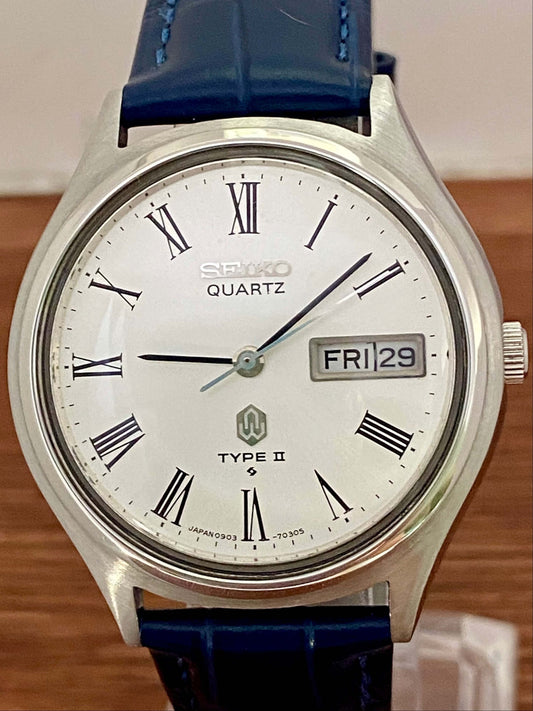 Vintage Seiko Quartz 0903-7030 Roman Dial, October 1976 UK VINTAGE WATCH LTD