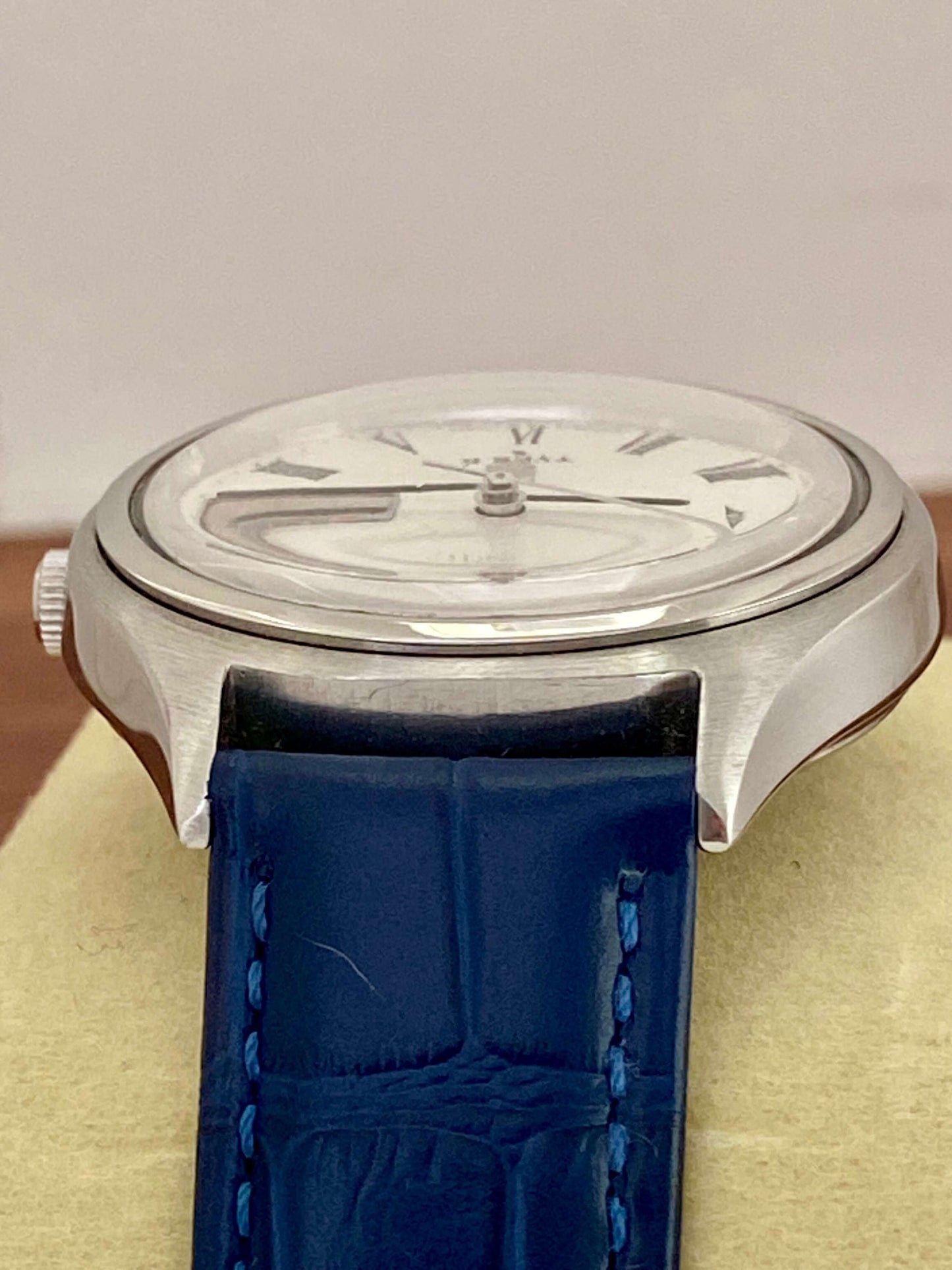 Vintage Seiko Quartz 0903-7030 Roman Dial, October 1976 UK VINTAGE WATCH LTD