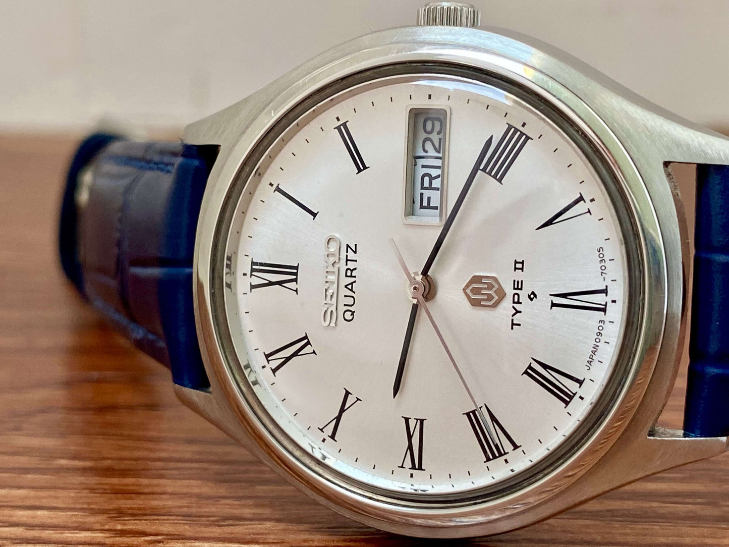 Vintage Seiko Quartz 0903-7030 Roman Dial, October 1976 UK VINTAGE WATCH LTD
