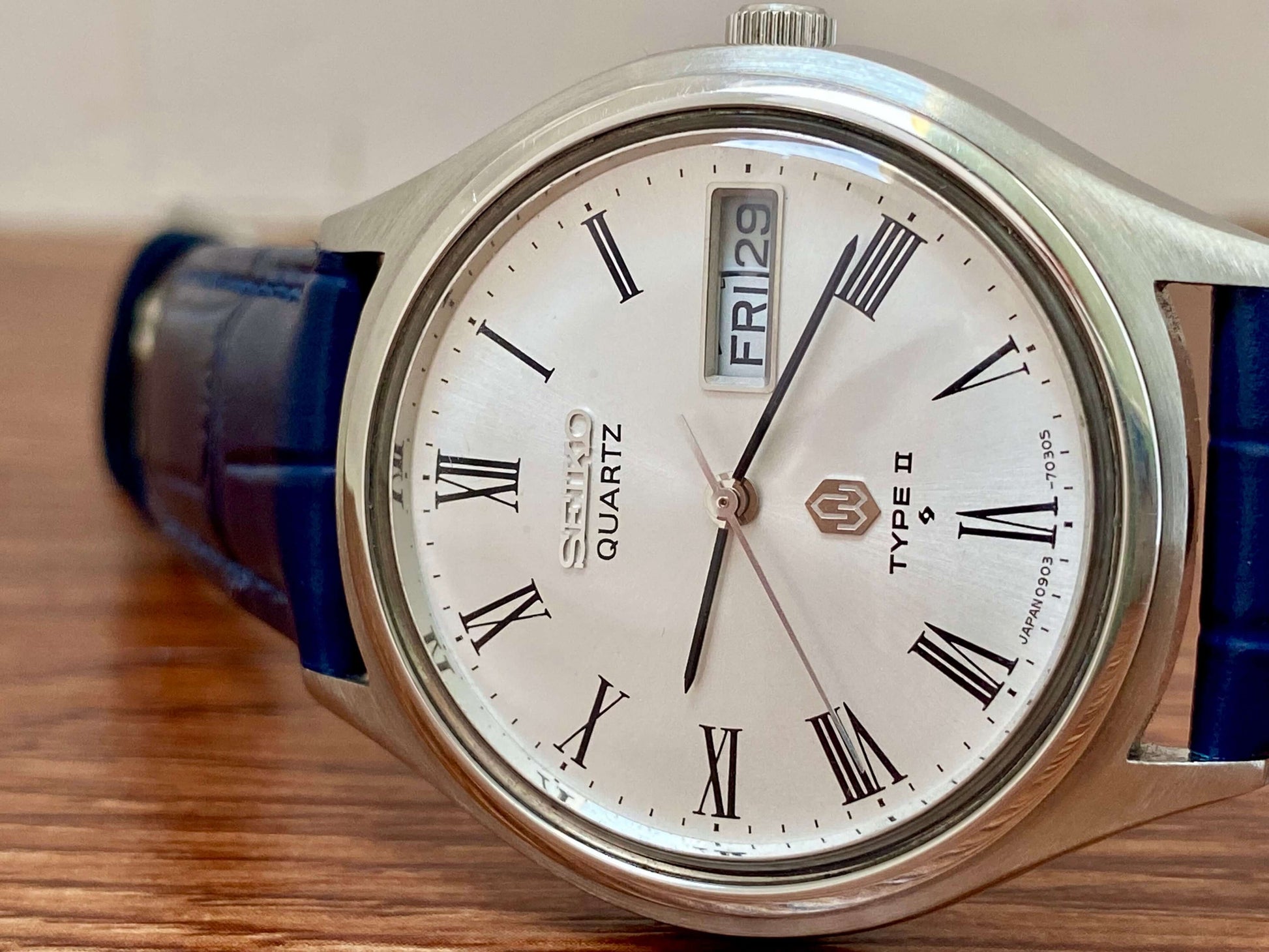 Vintage Seiko Quartz 0903-7030 Roman Dial, October 1976 UK VINTAGE WATCH LTD