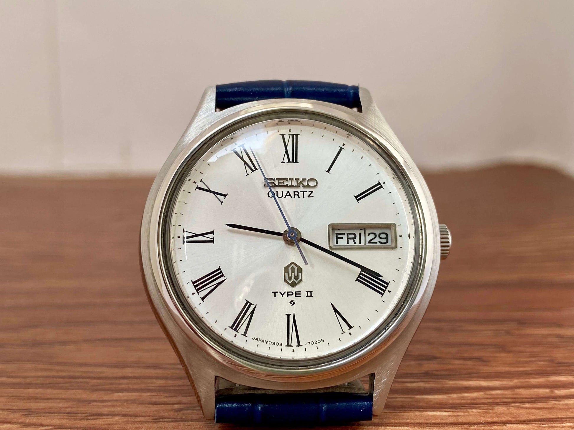 Vintage Seiko Quartz 0903-7030 Roman Dial, October 1976 UK VINTAGE WATCH LTD
