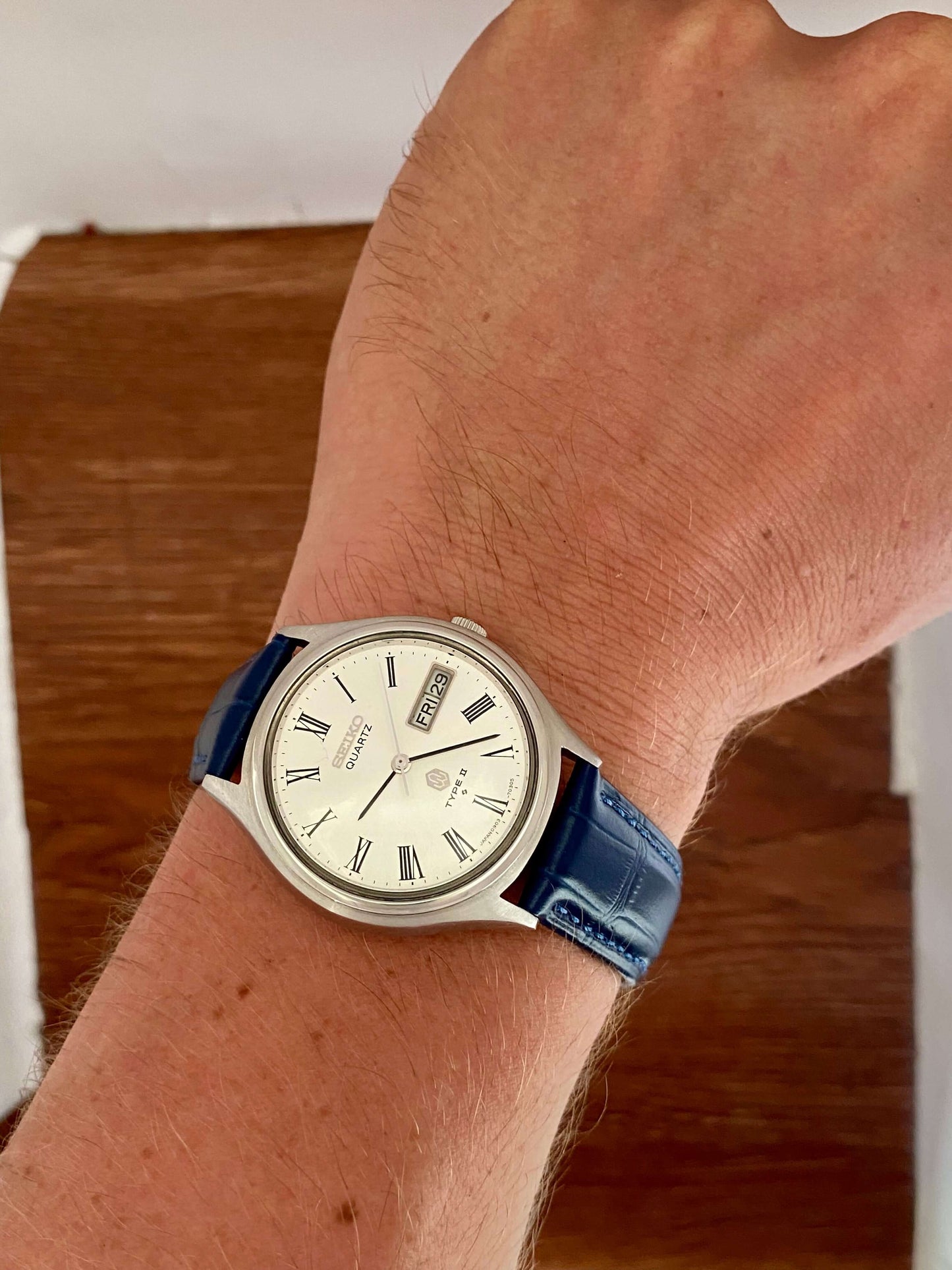 Vintage Seiko Quartz 0903-7030 Roman Dial, October 1976 UK VINTAGE WATCH LTD