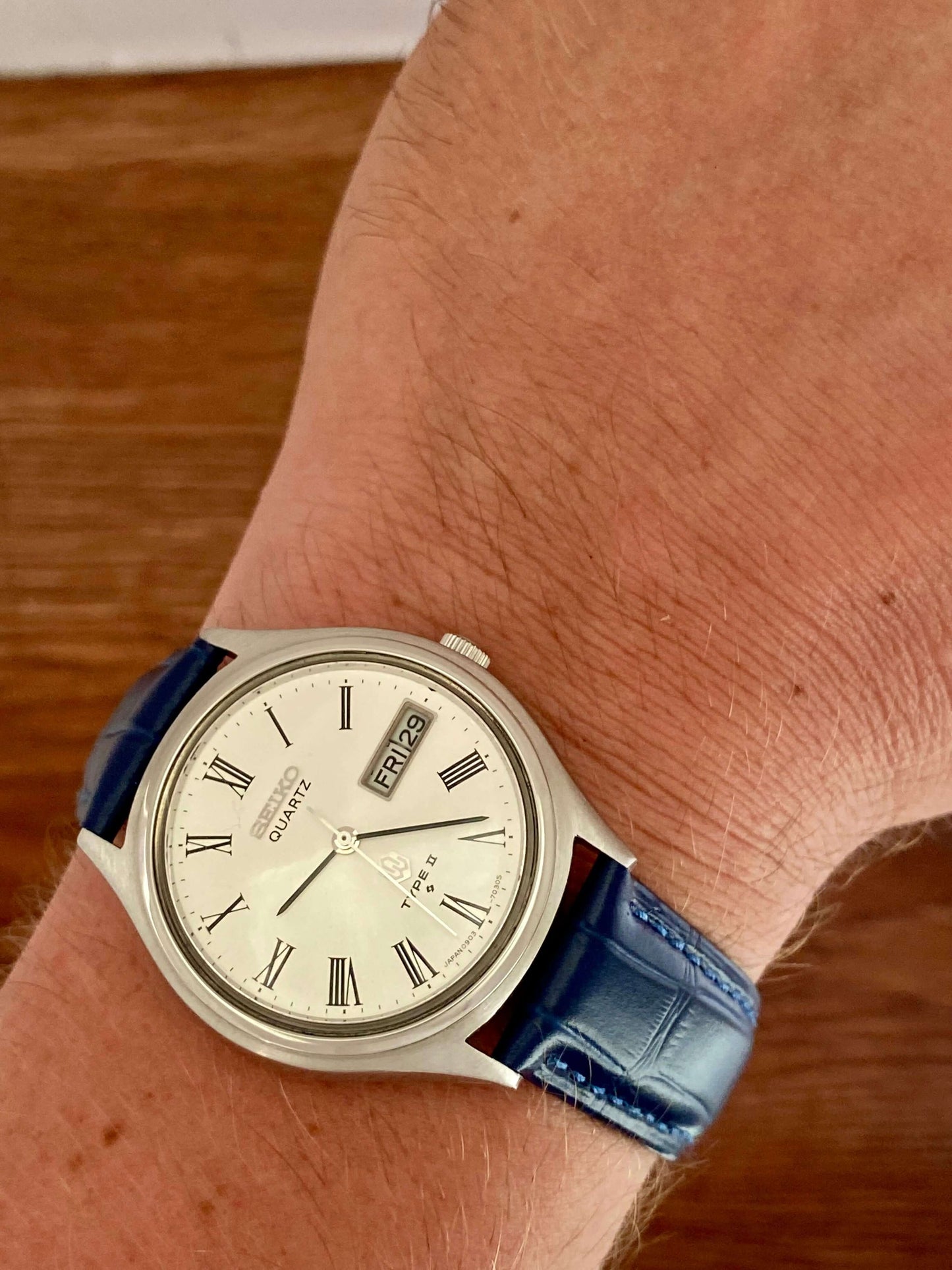 Vintage Seiko Quartz 0903-7030 Roman Dial, October 1976 UK VINTAGE WATCH LTD