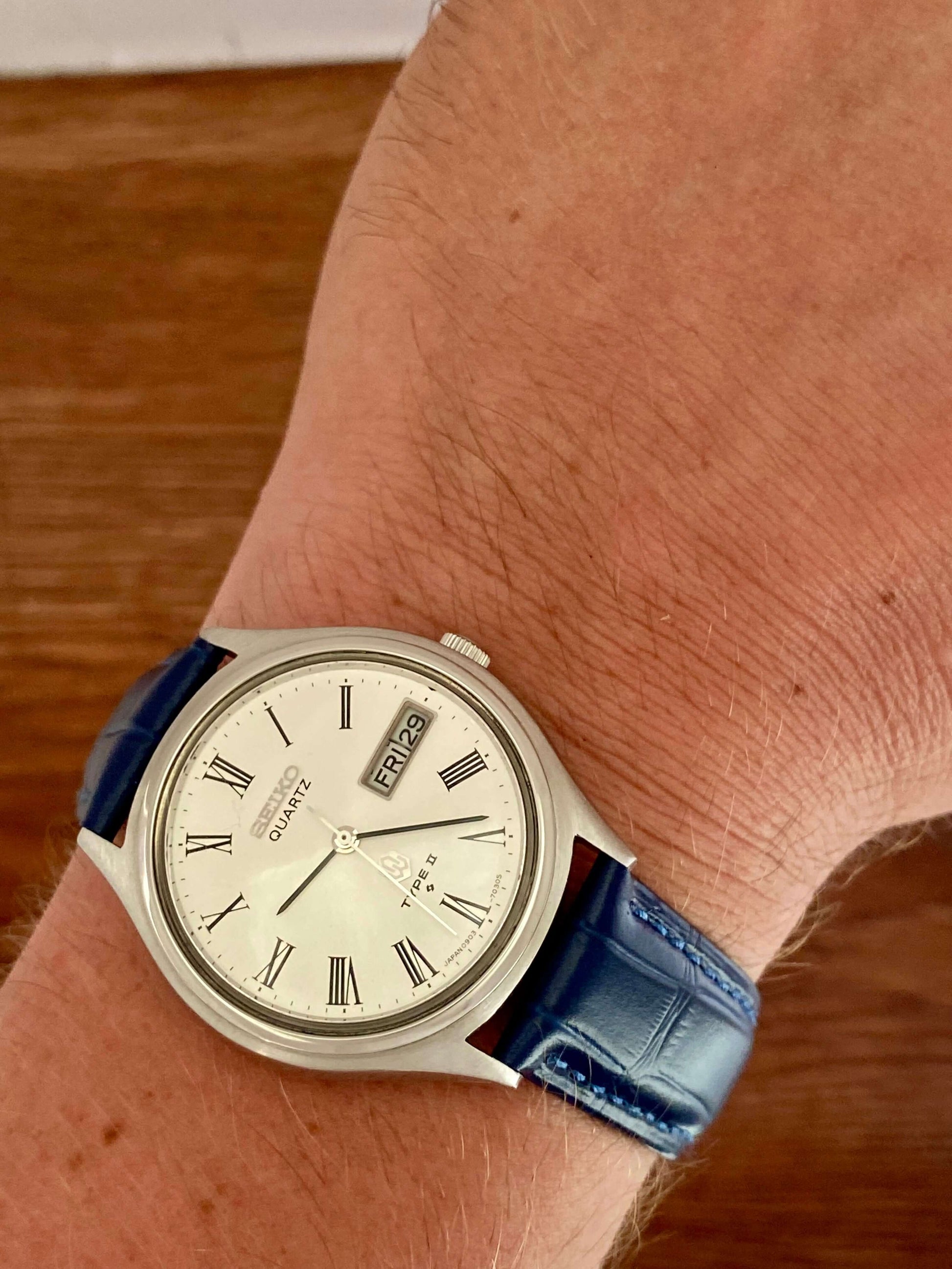 Vintage Seiko Quartz 0903-7030 Roman Dial, October 1976 UK VINTAGE WATCH LTD