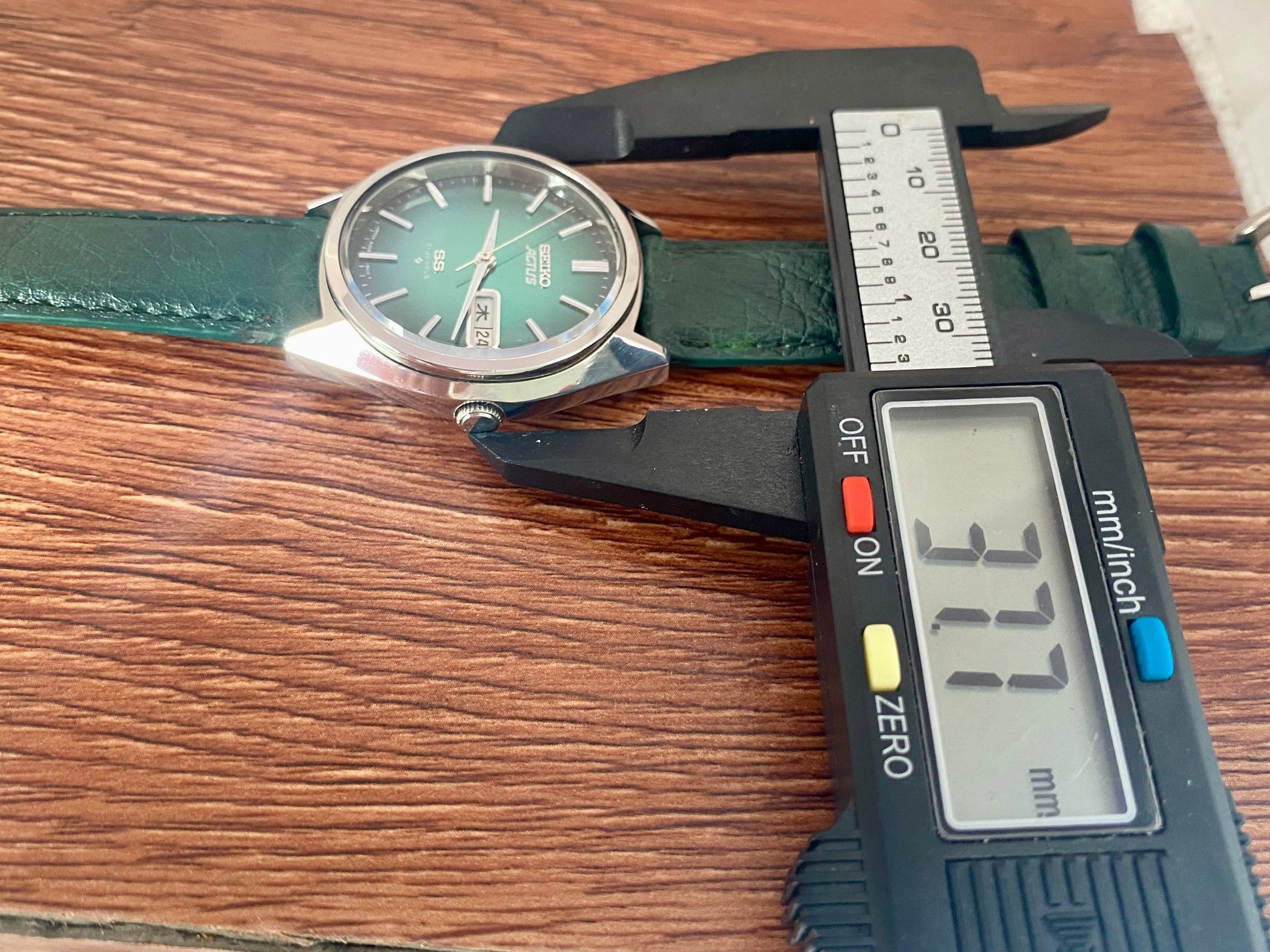 Vintage Seiko Actus SS 6306-8020 SERVICED Auto, Green, September 1976 UK VINTAGE WATCH LTD