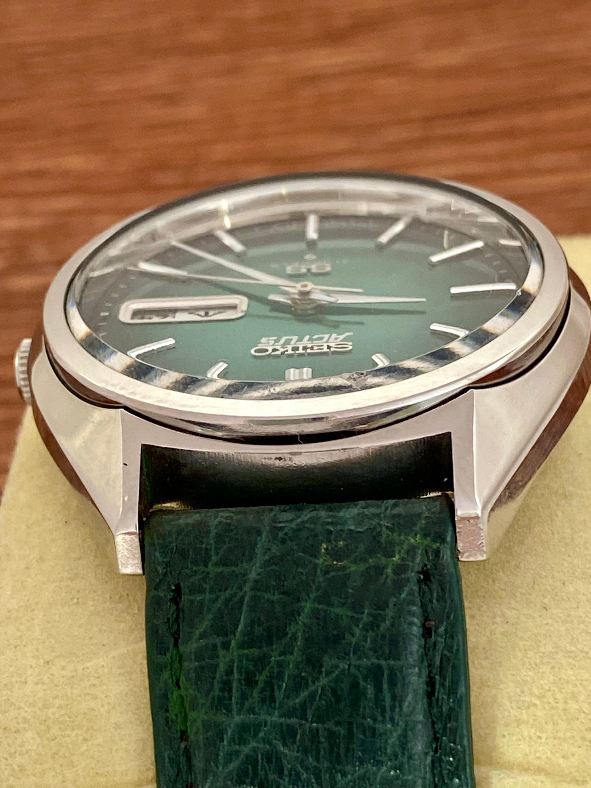 Vintage Seiko Actus SS 6306-8020 SERVICED Auto, Green, September 1976 UK VINTAGE WATCH LTD