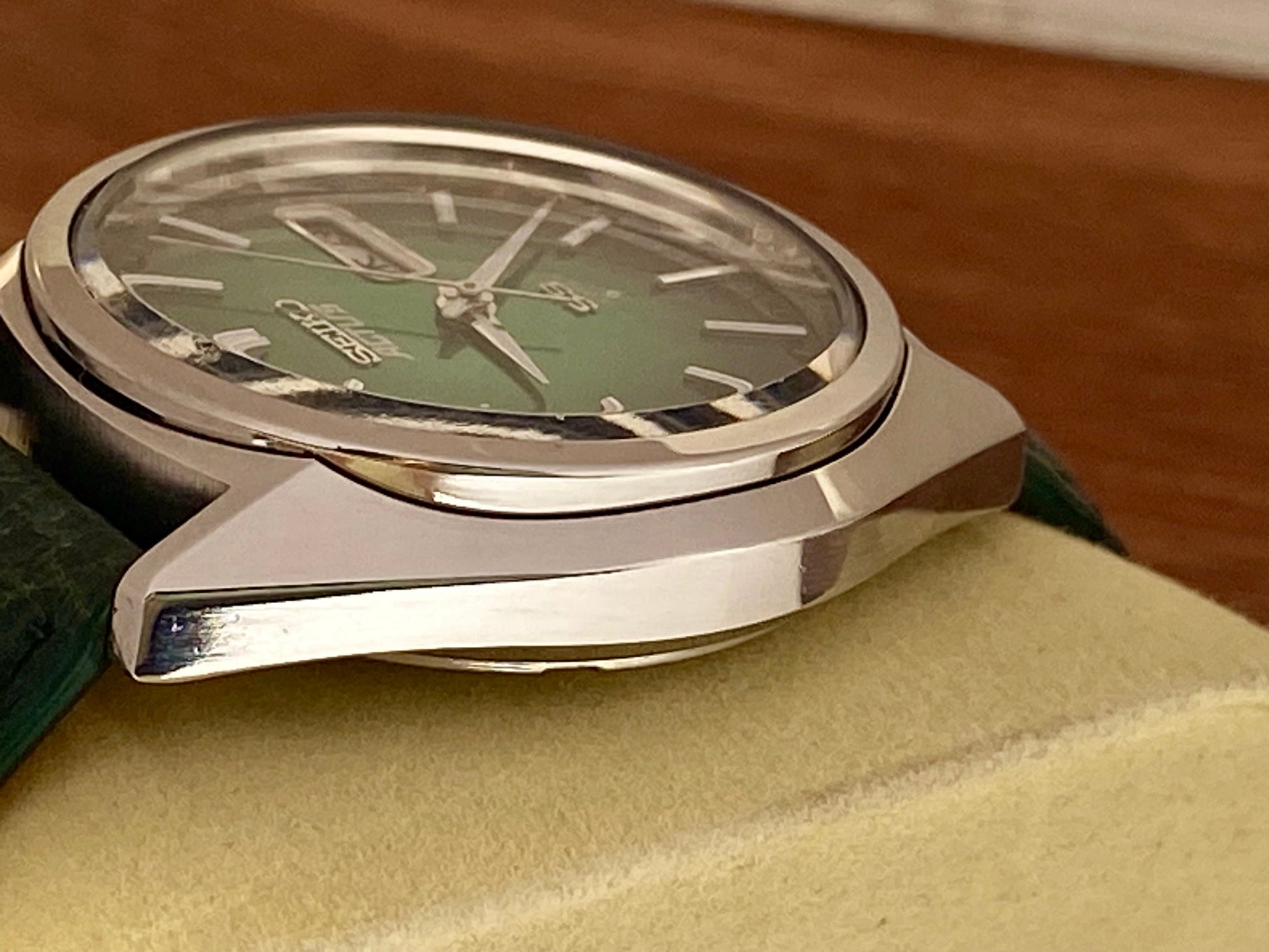Vintage Seiko Actus SS 6306-8020 SERVICED Auto, Green, September 1976 UK VINTAGE WATCH LTD