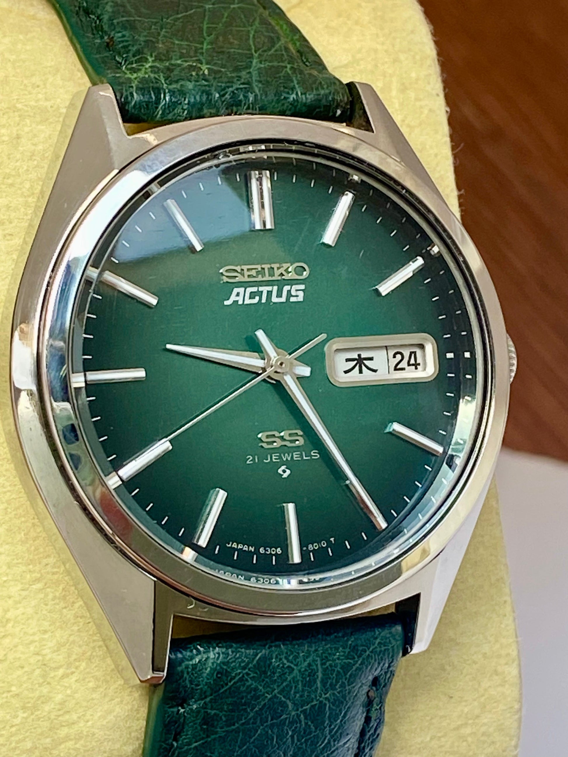 Vintage Seiko Actus SS 6306-8020 SERVICED Auto, Green, September 1976 UK VINTAGE WATCH LTD