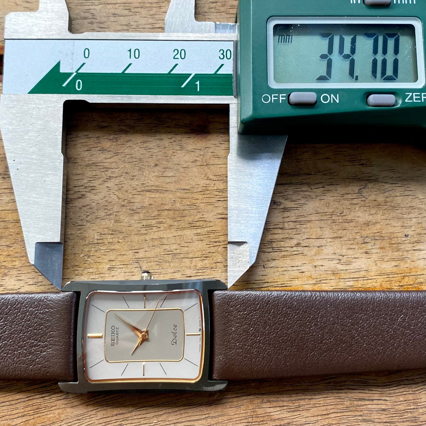 Mint Condition Vintage February 1985 Seiko Dolce Quartz Tank 7321-5490   Ceramics