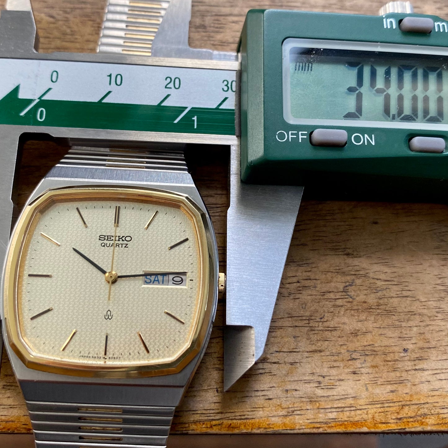 Vintage October 1990 Seiko Quartz Tank 5933-5040 2-Tone Champagne Waffle