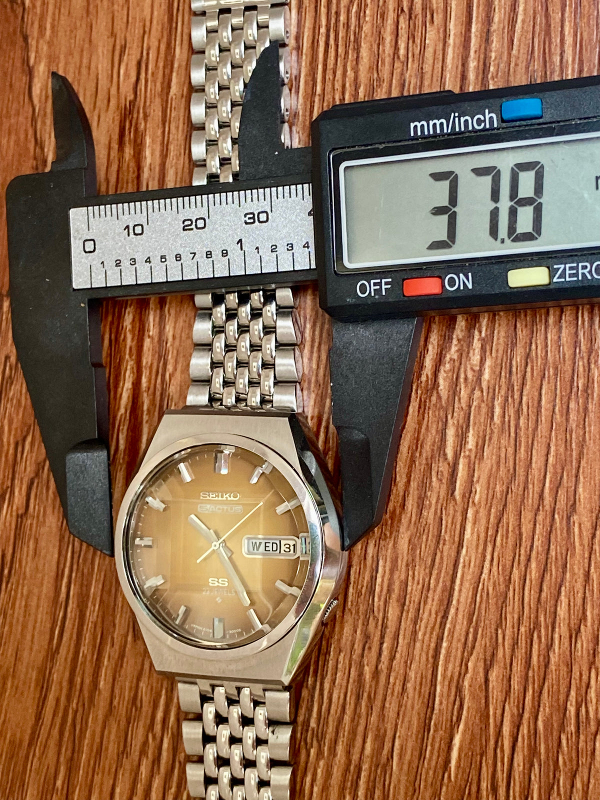 Vintage Seiko 5 Actus 6106-8760 SS SERVICED Amber Dial, August 1975