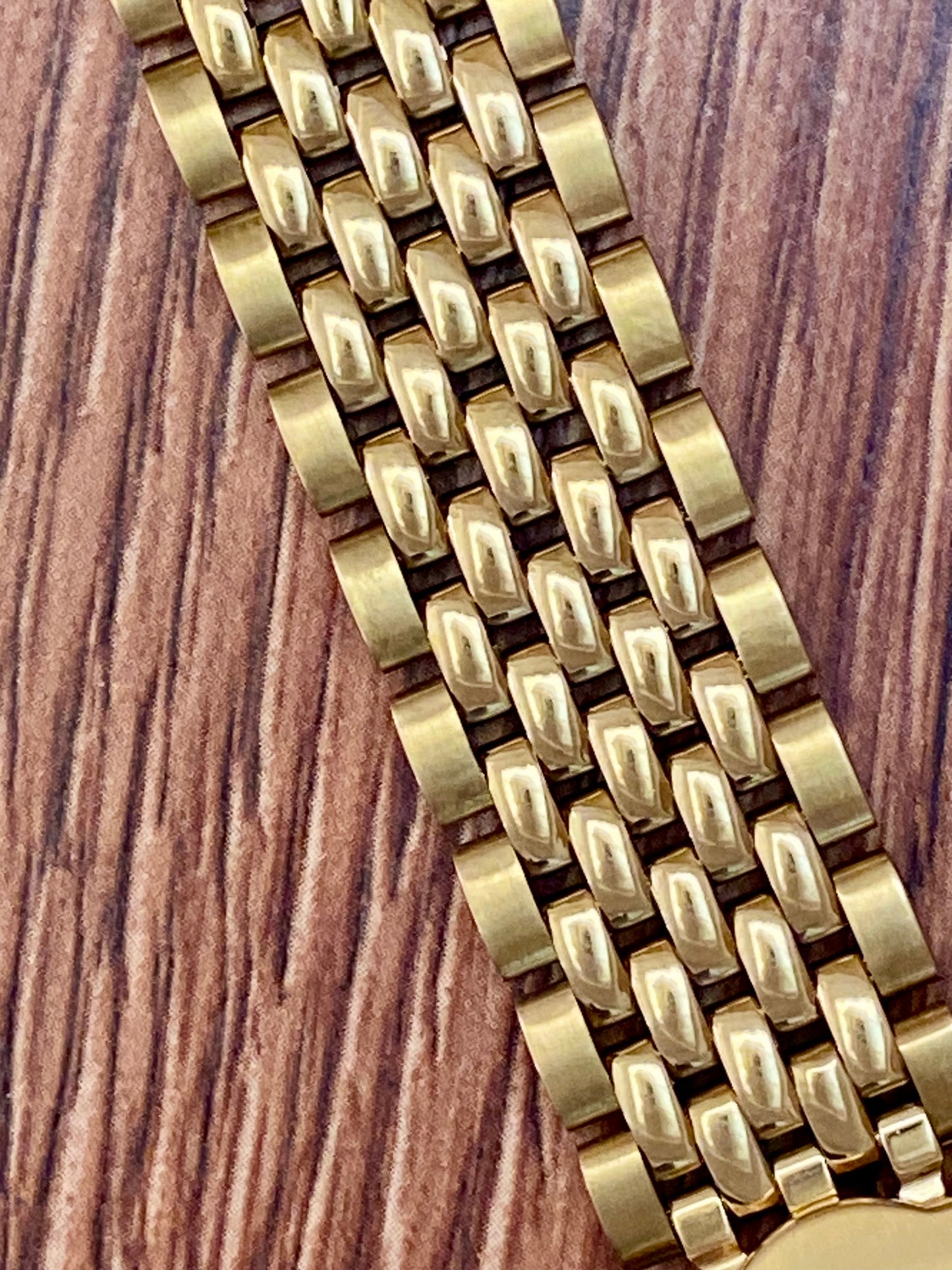 18mm Gold Tone Beads of Rice Watch Bracelet with Straight Ends UK VINTAGE WATCH LTD