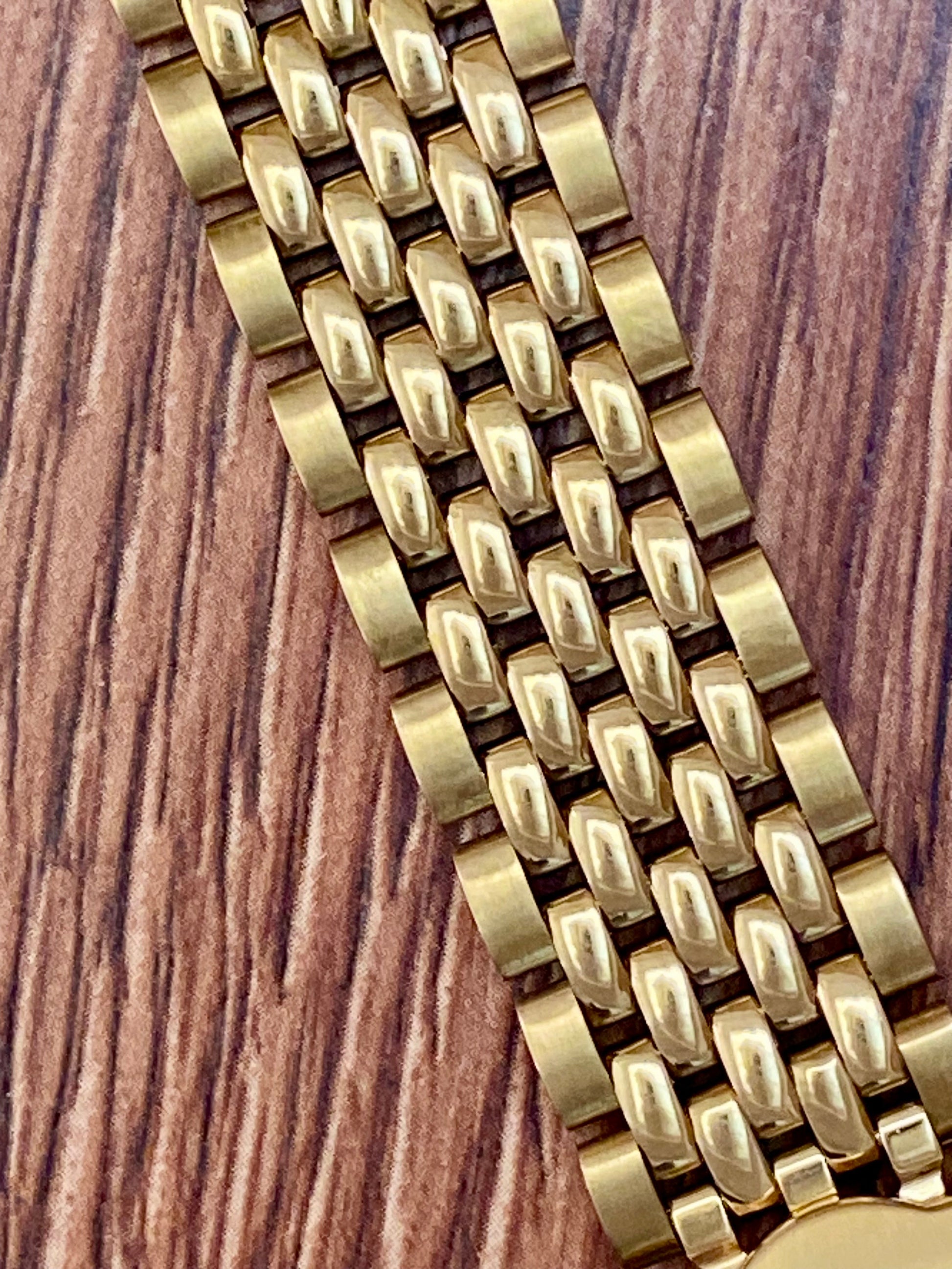 18mm Gold Tone Beads of Rice Watch Bracelet with Straight Ends UK VINTAGE WATCH LTD