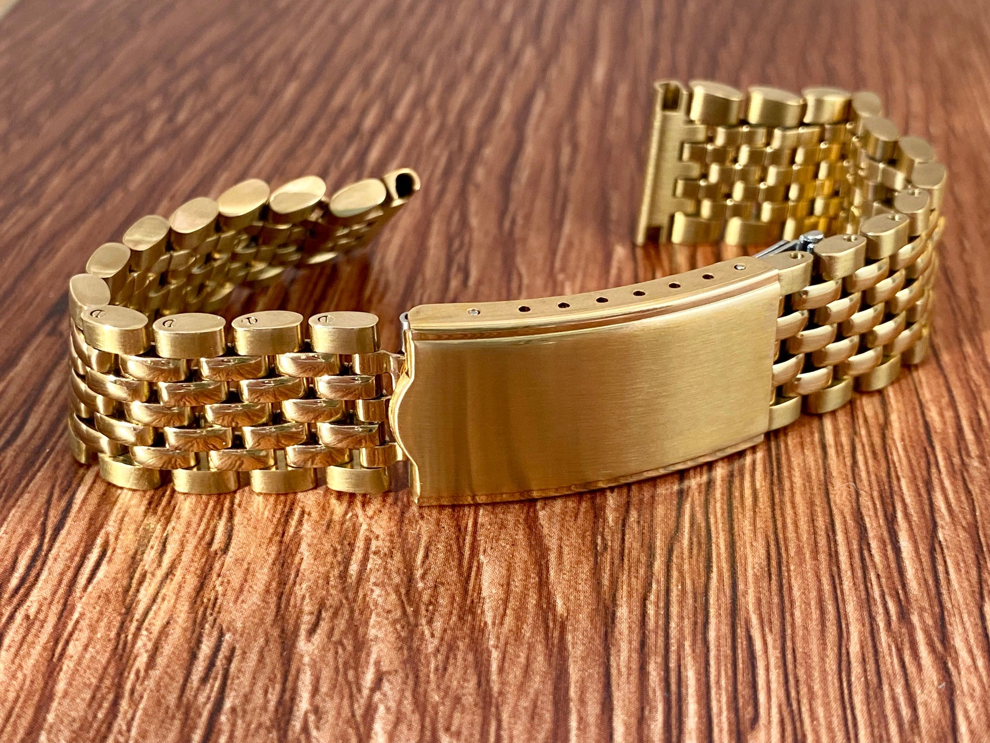 18mm Gold Tone Beads of Rice Watch Bracelet with Straight Ends UK VINTAGE WATCH LTD