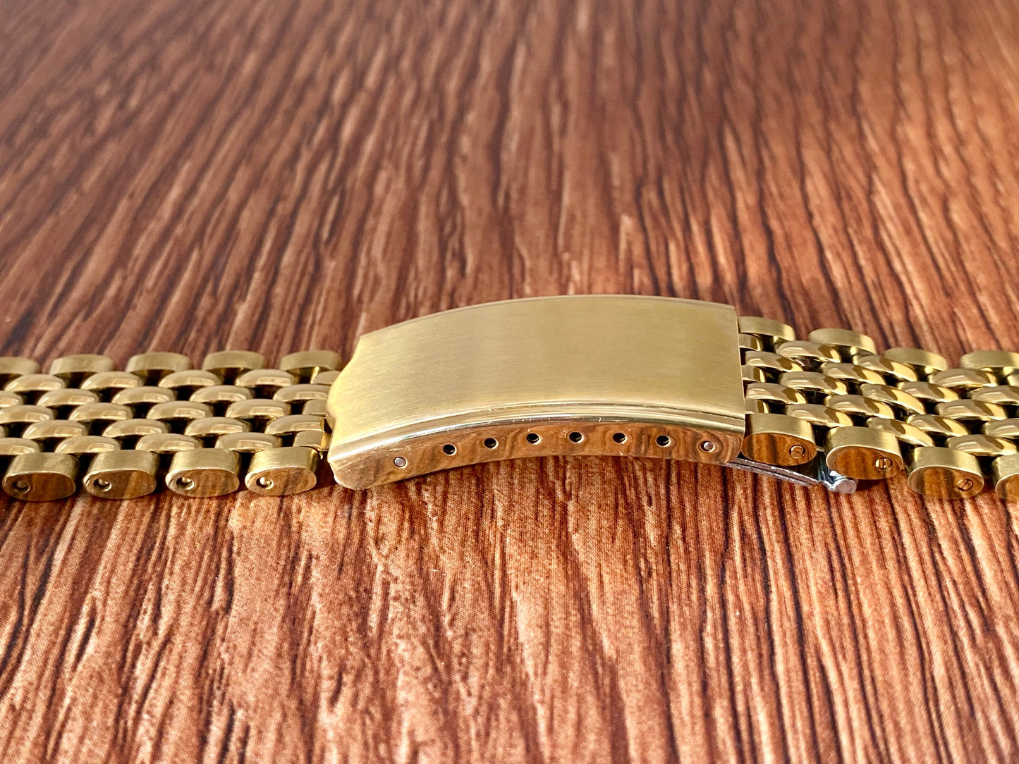 18mm Gold Tone Beads of Rice Watch Bracelet with Straight Ends UK VINTAGE WATCH LTD