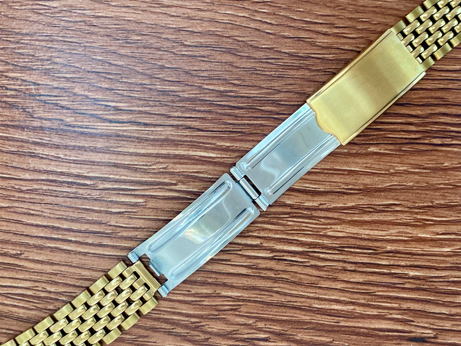 18mm Gold Tone Beads of Rice Watch Bracelet with Straight Ends UK VINTAGE WATCH LTD
