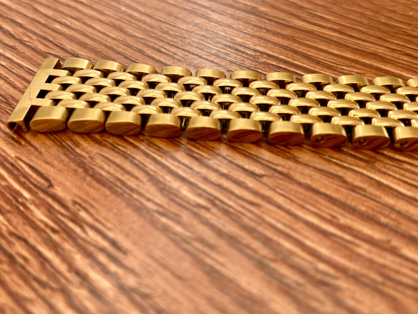18mm Gold Tone Beads of Rice Watch Bracelet with Straight Ends UK VINTAGE WATCH LTD