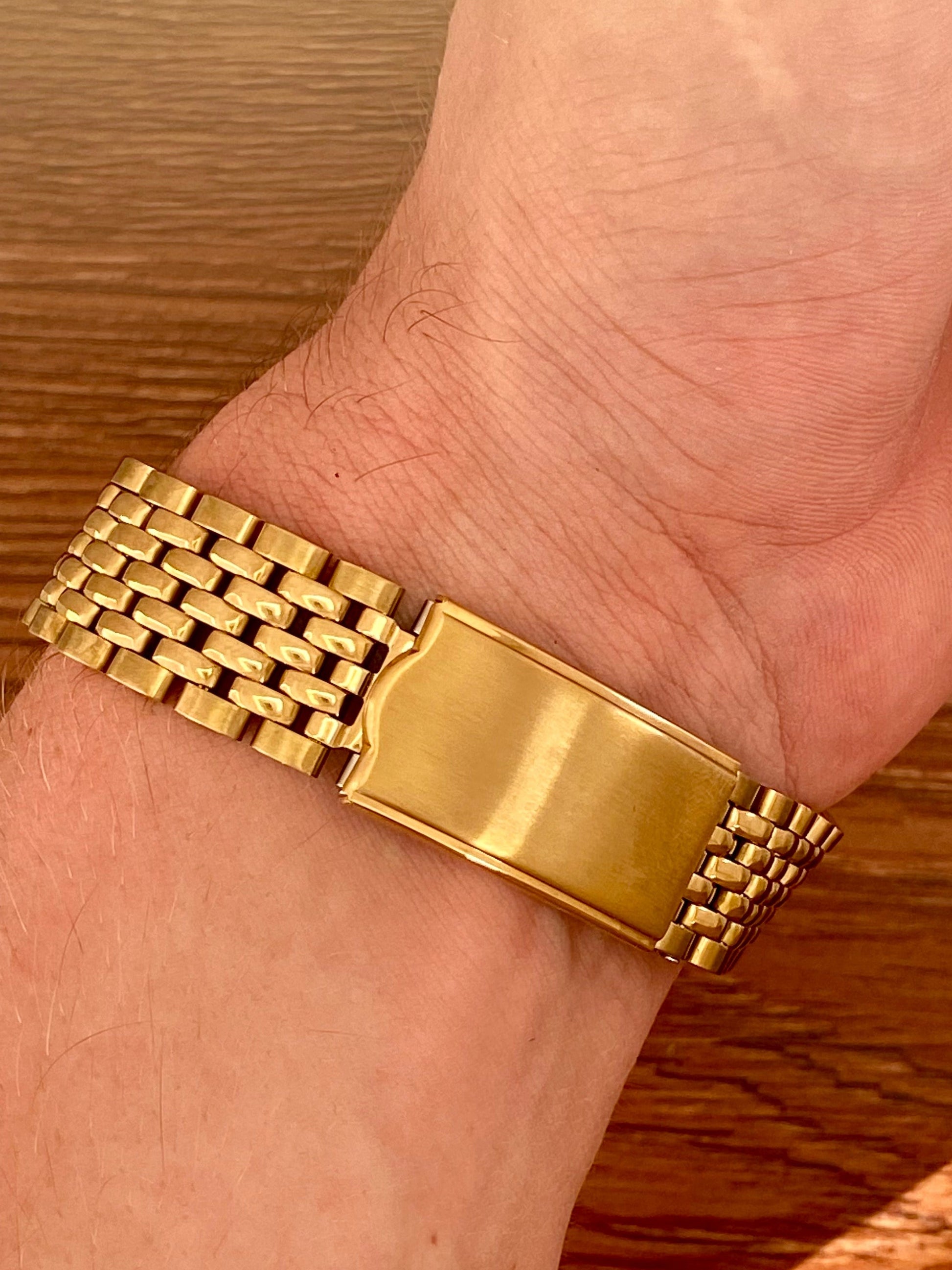 18mm Gold Tone Beads of Rice Watch Bracelet with Straight Ends UK VINTAGE WATCH LTD