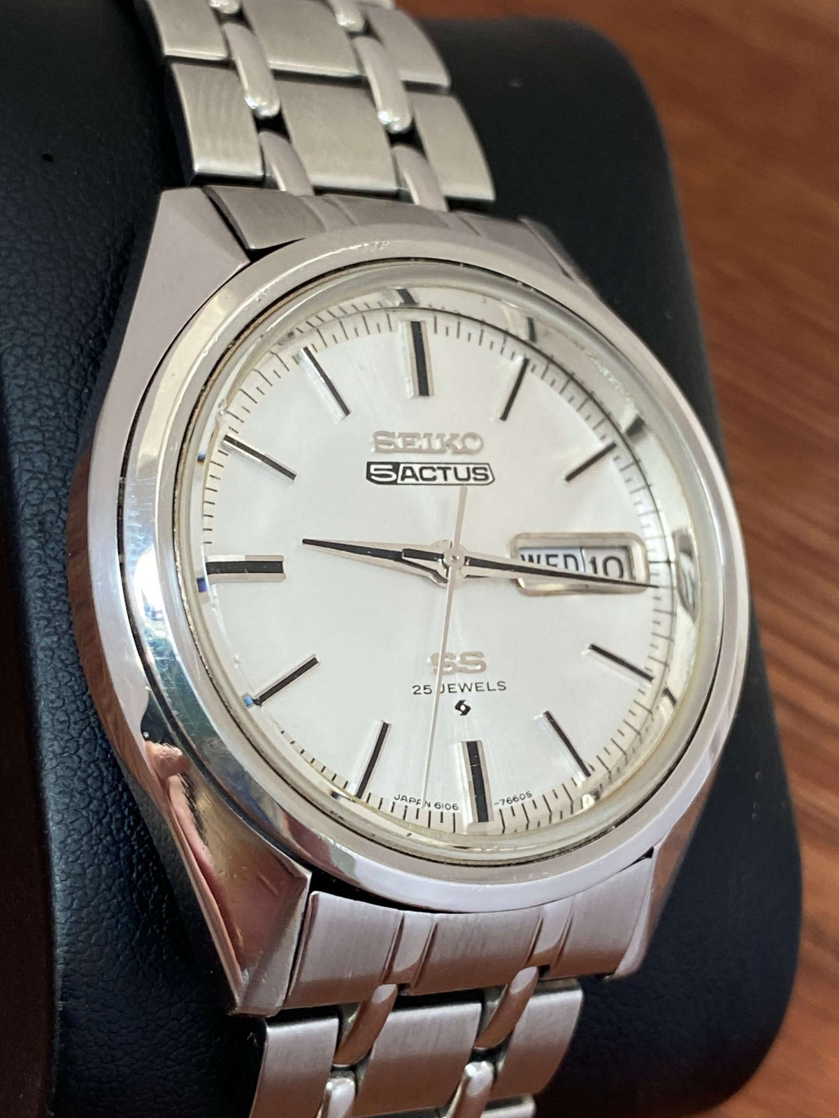 Vintage Seiko 5 SS Actus 6106-7510 with white dial, stainless steel case, and original bracelet.