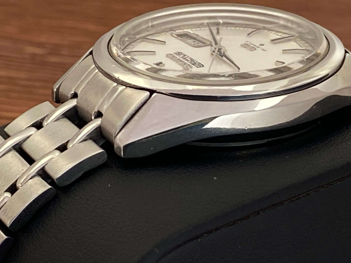 Vintage Seiko 5 SS Actus 6106-7510 close-up showing stainless steel case and white dial.
