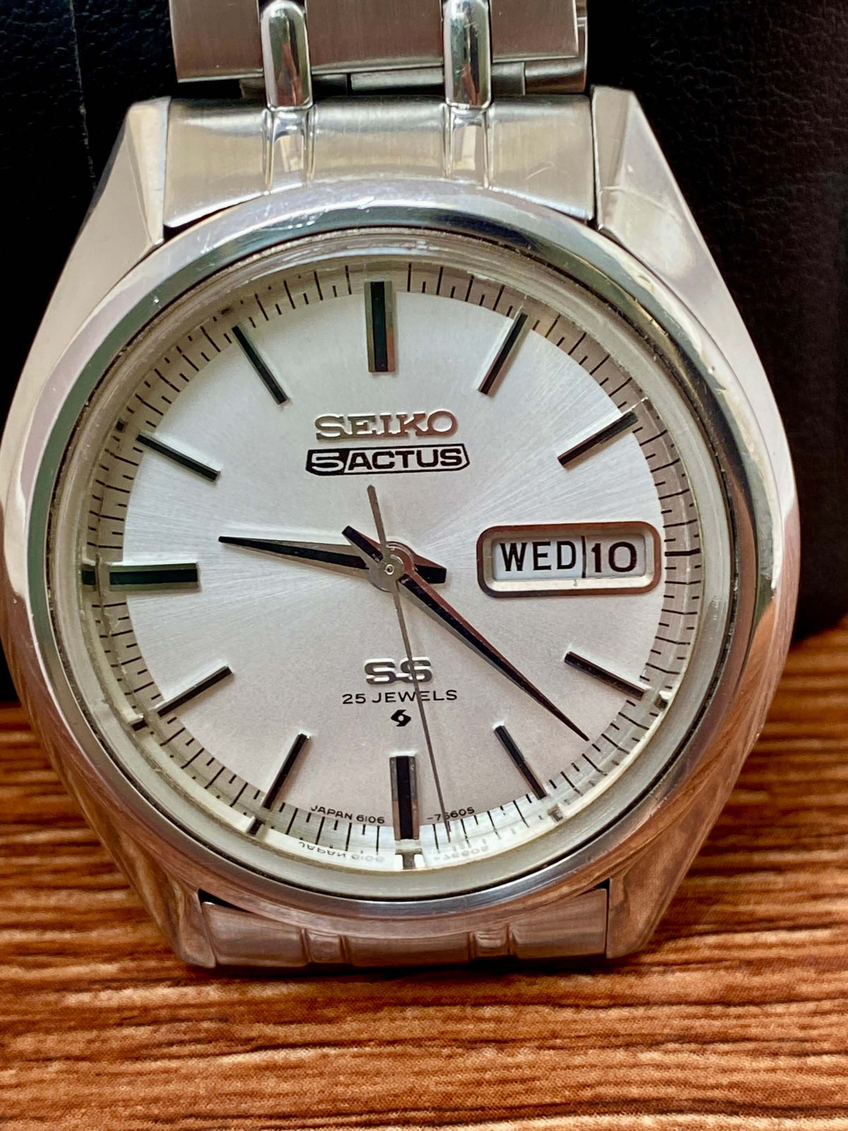 Vintage Seiko 5 SS Actus 6106-7510 watch with white dial and silver hour markers, May 1973, in great condition.