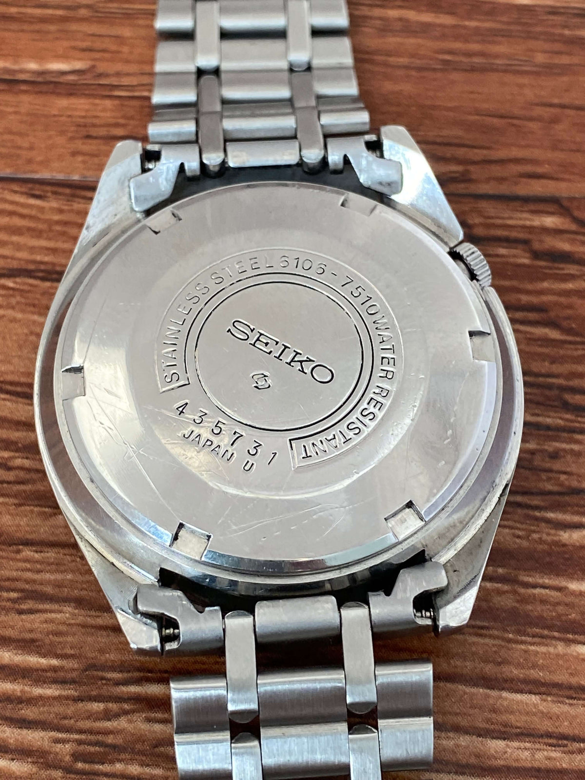 Vintage Seiko 5 SS Actus 6106-7510 watch back showing stainless steel case and bracelet detail