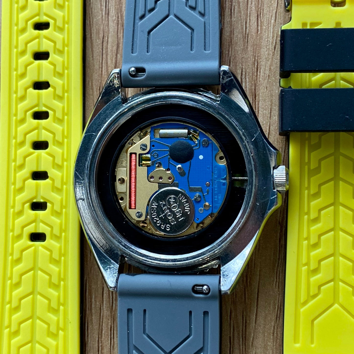 Vintage Cyma Quartz Dive Watch 43mm “Baby Submariner” Ref. 9111 ETA 955.422 UK VINTAGE WATCH LTD