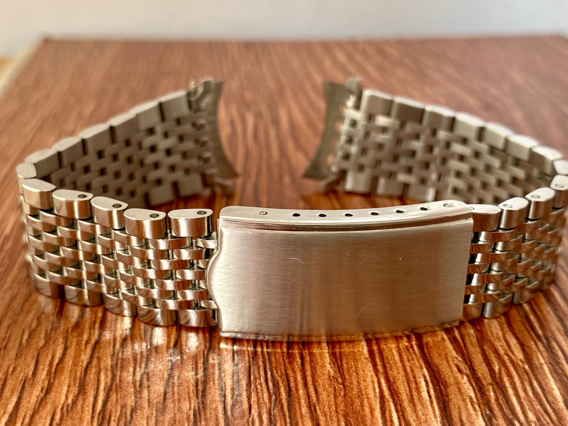 18mm Stainless Steel Solid Beads Of Rice Watch Bracelet, Short Curved-End UK VINTAGE WATCH LTD
