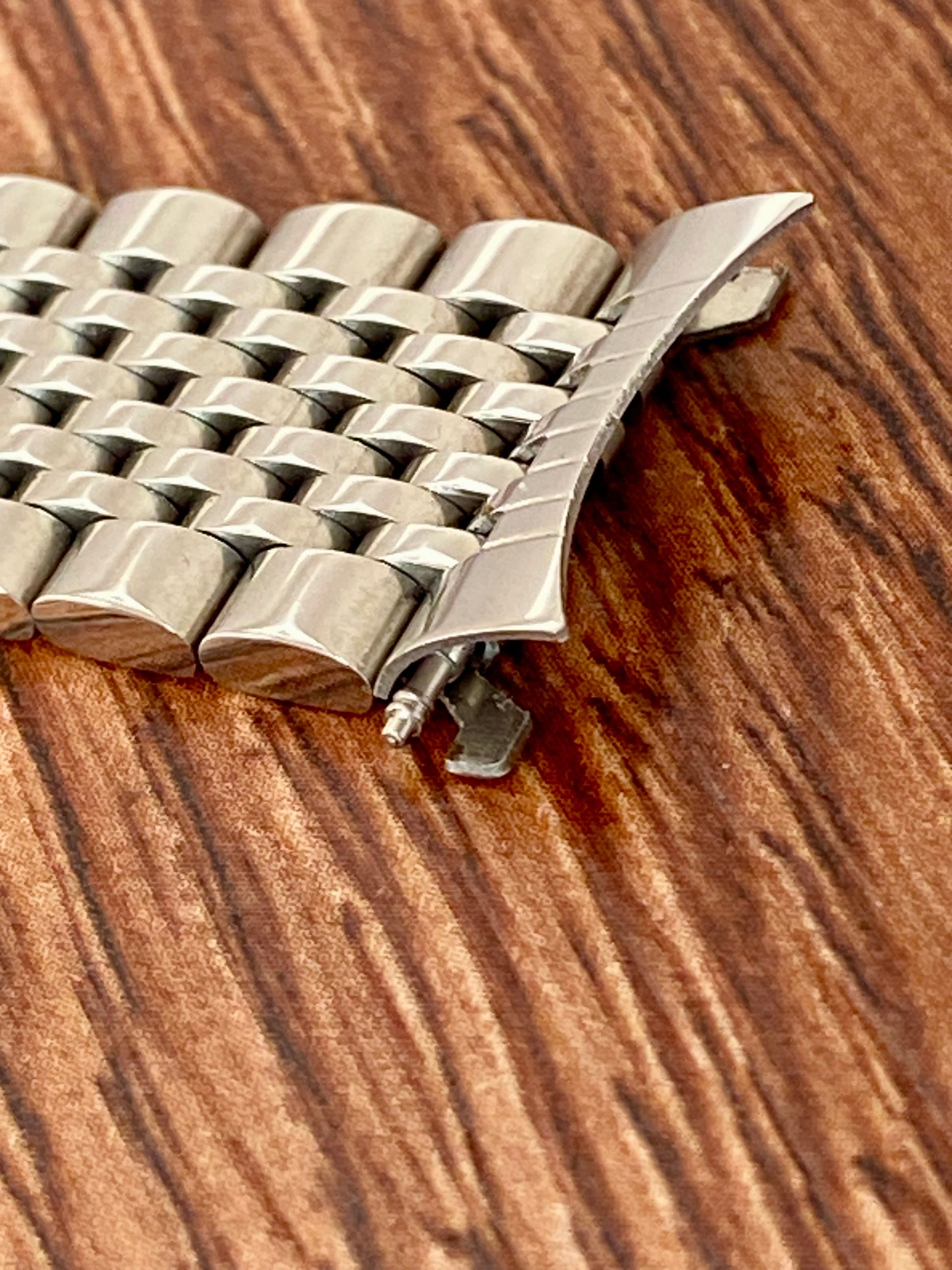 18mm Stainless Steel Solid Beads Of Rice Watch Bracelet, Short Curved-End UK VINTAGE WATCH LTD