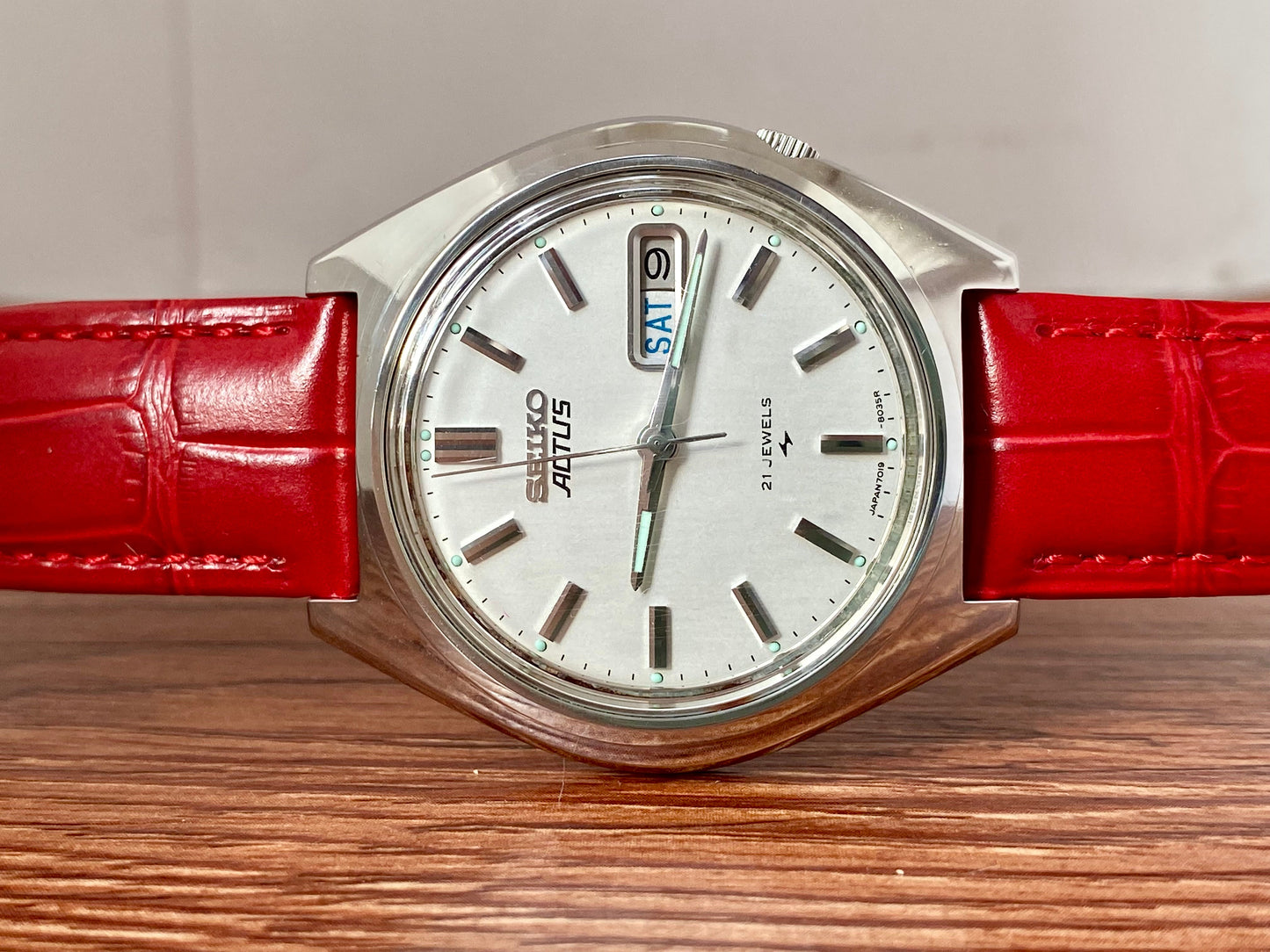 Vintage Seiko 5 Actus 7019-8010 Sunburst , SERVICED Auto September 1977 UK VINTAGE WATCH LTD