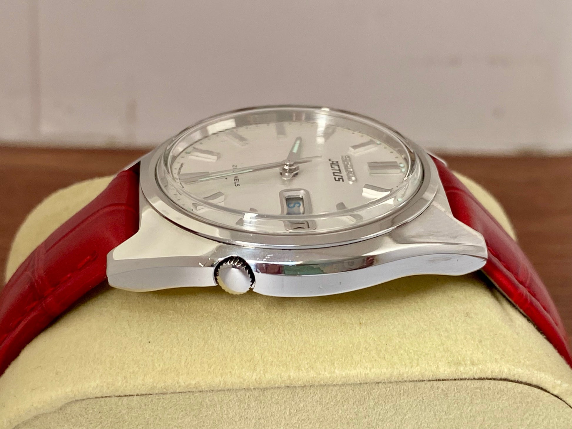 Vintage Seiko 5 Actus 7019-8010 Sunburst , SERVICED Auto September 1977 UK VINTAGE WATCH LTD