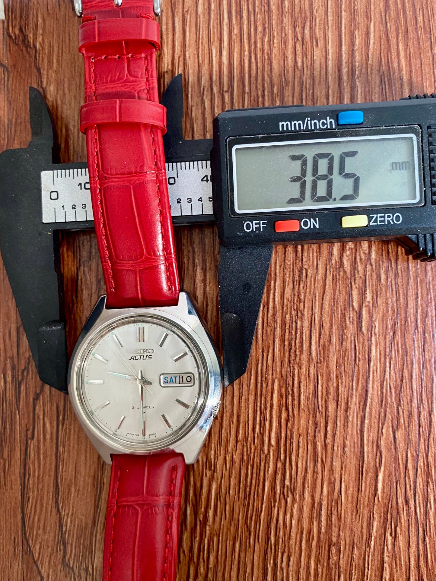 Vintage Seiko 5 Actus 7019-8010 Sunburst , SERVICED Auto September 1977 UK VINTAGE WATCH LTD